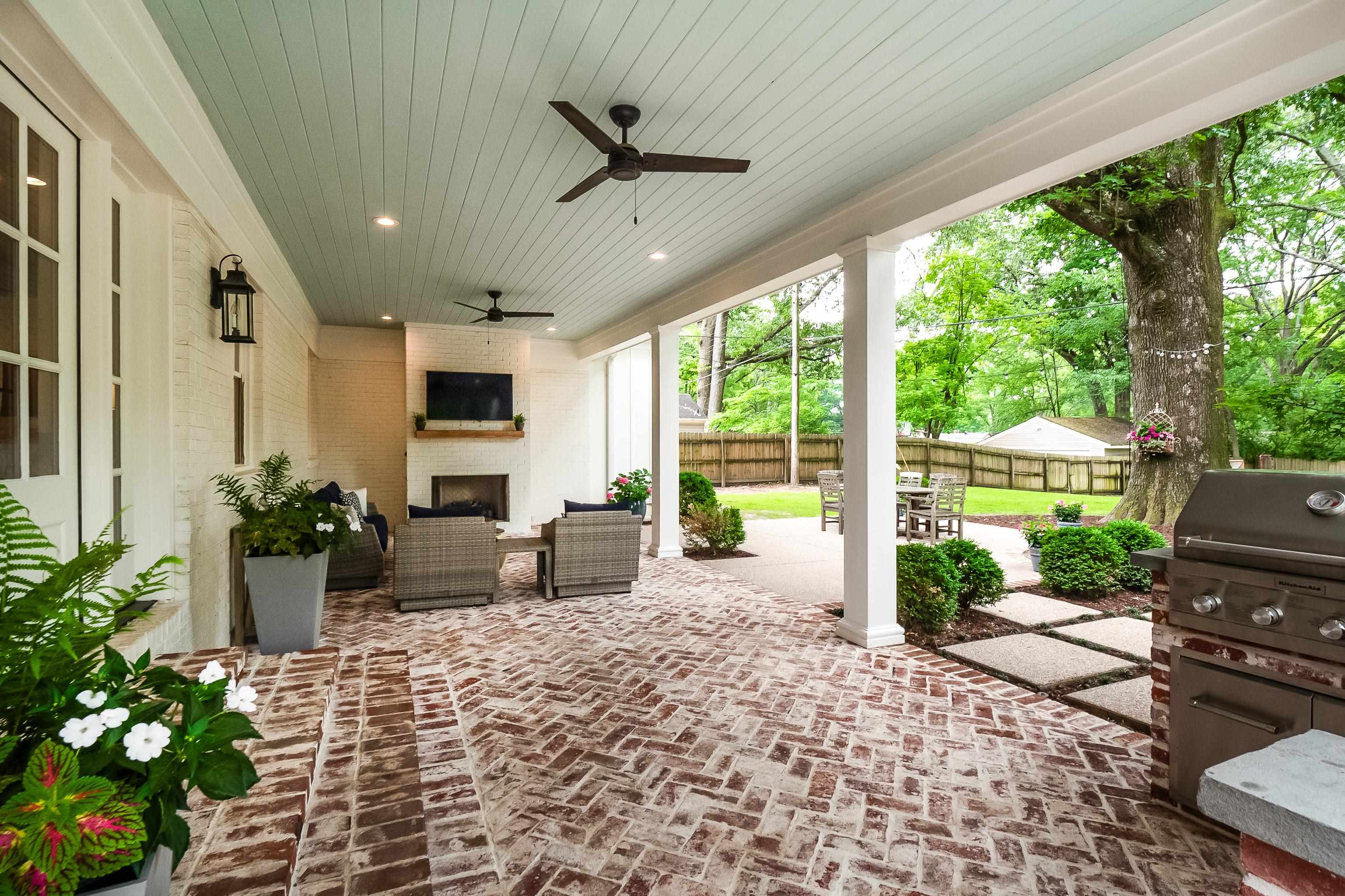 3707 WOODLAND DR