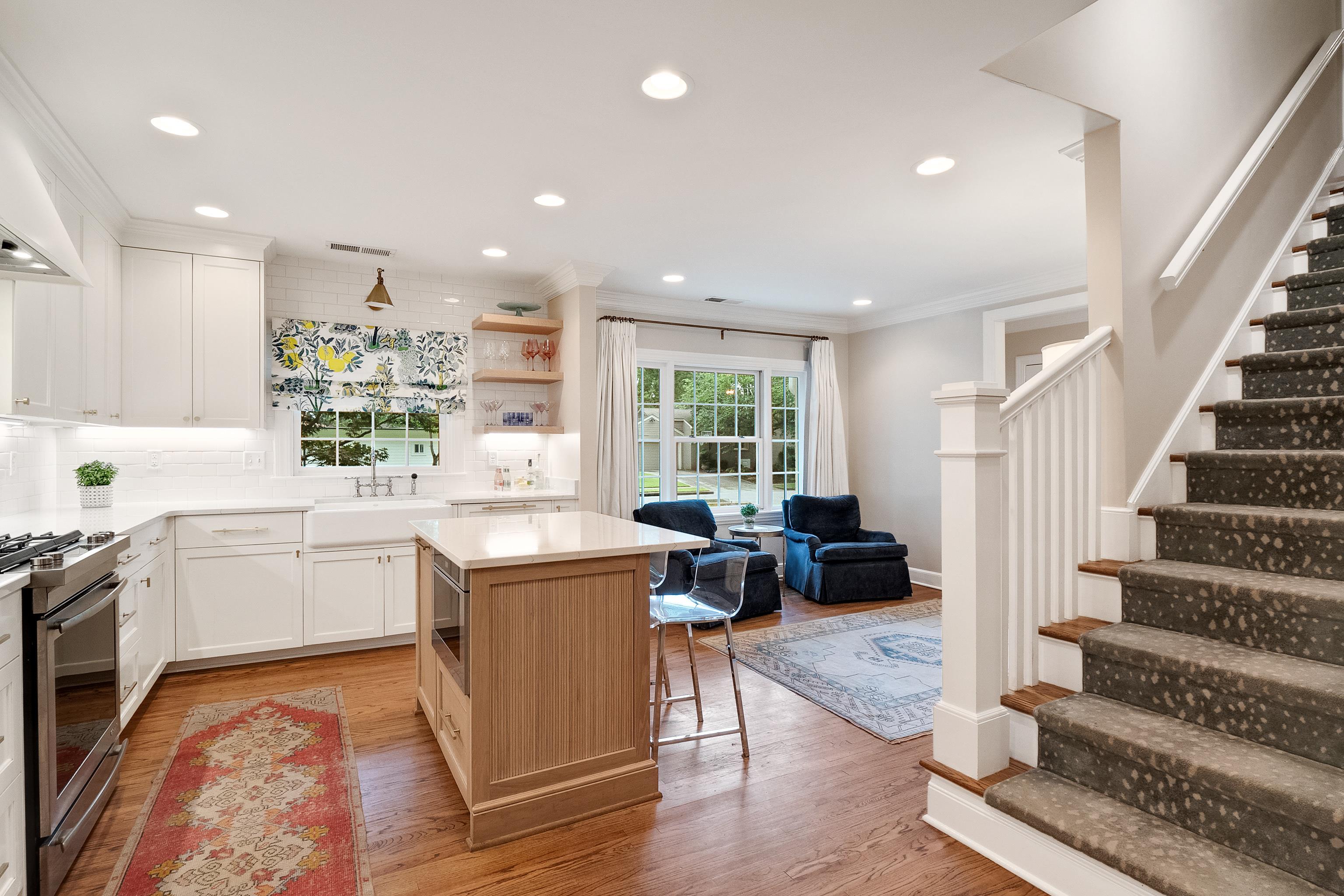 3707 WOODLAND DR