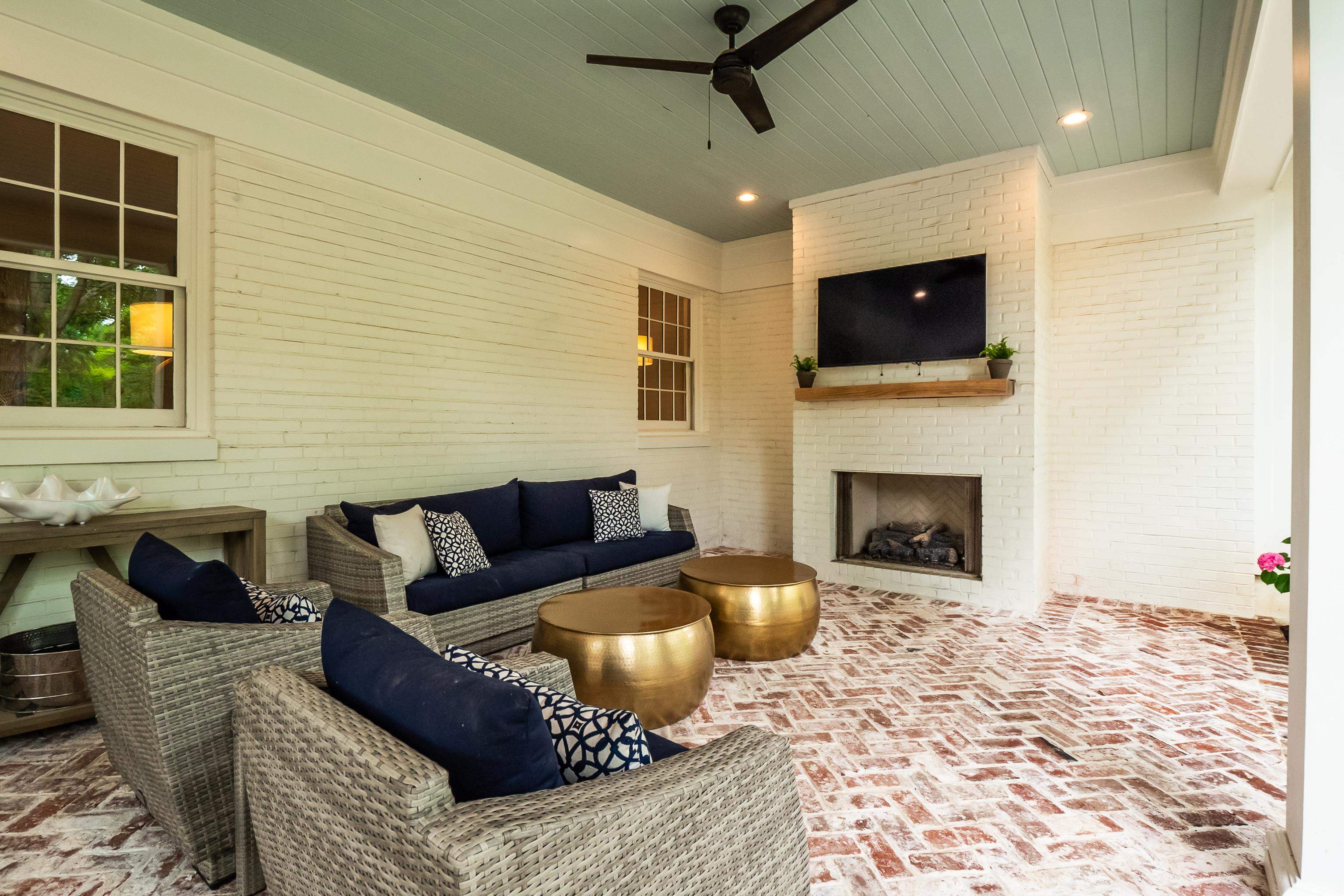 3707 WOODLAND DR