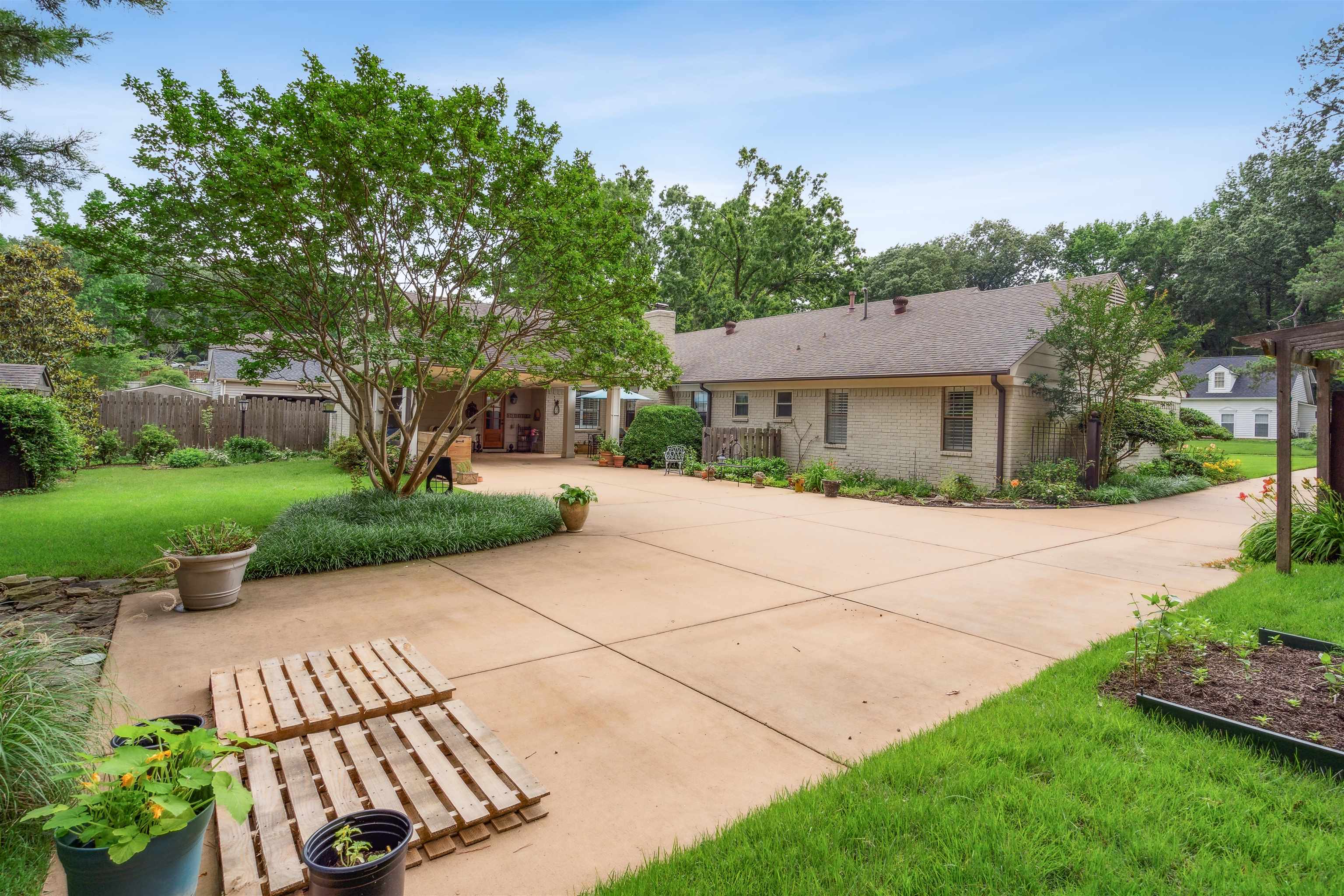 2446 REDBUD TRAIL DR