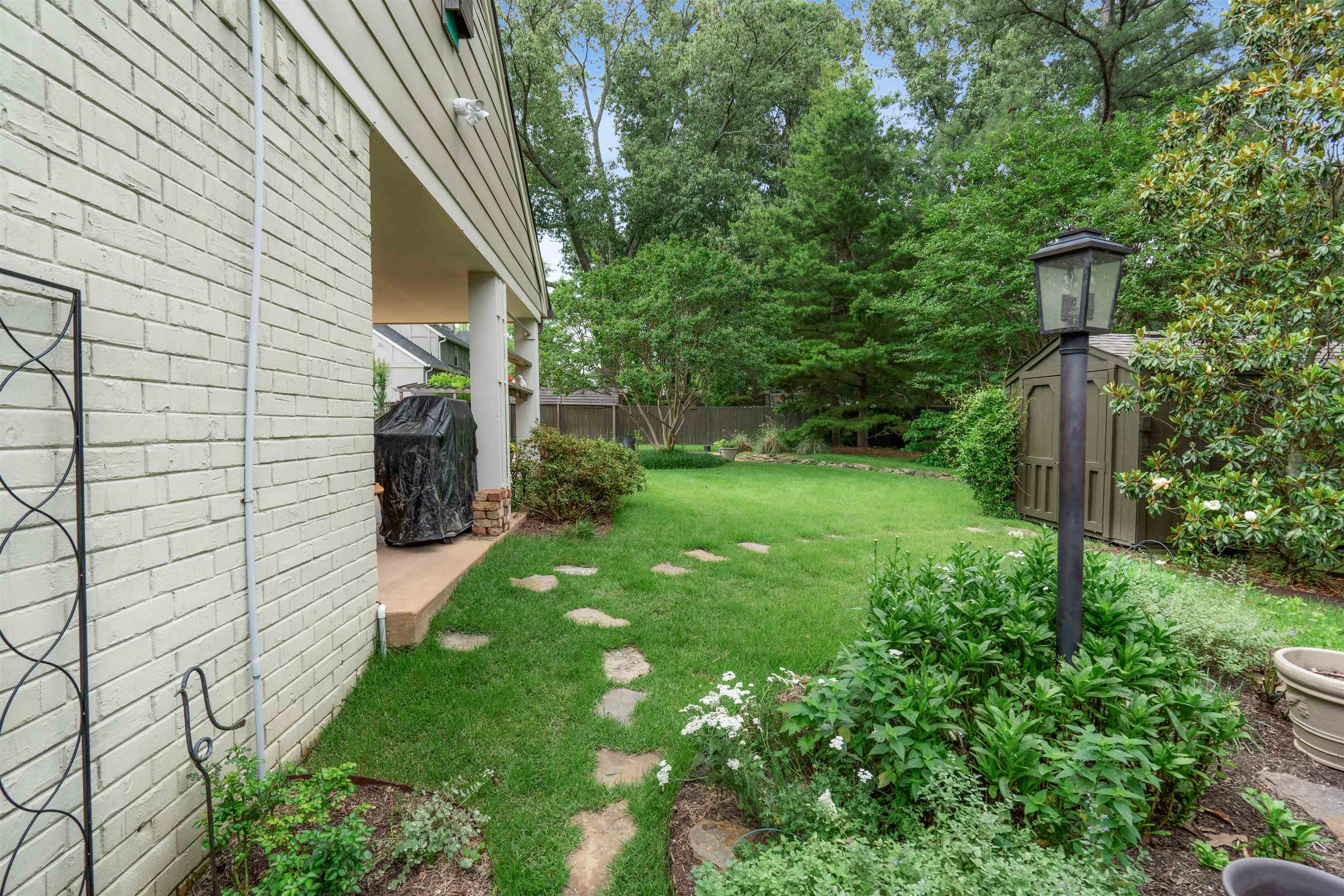 2446 REDBUD TRAIL DR