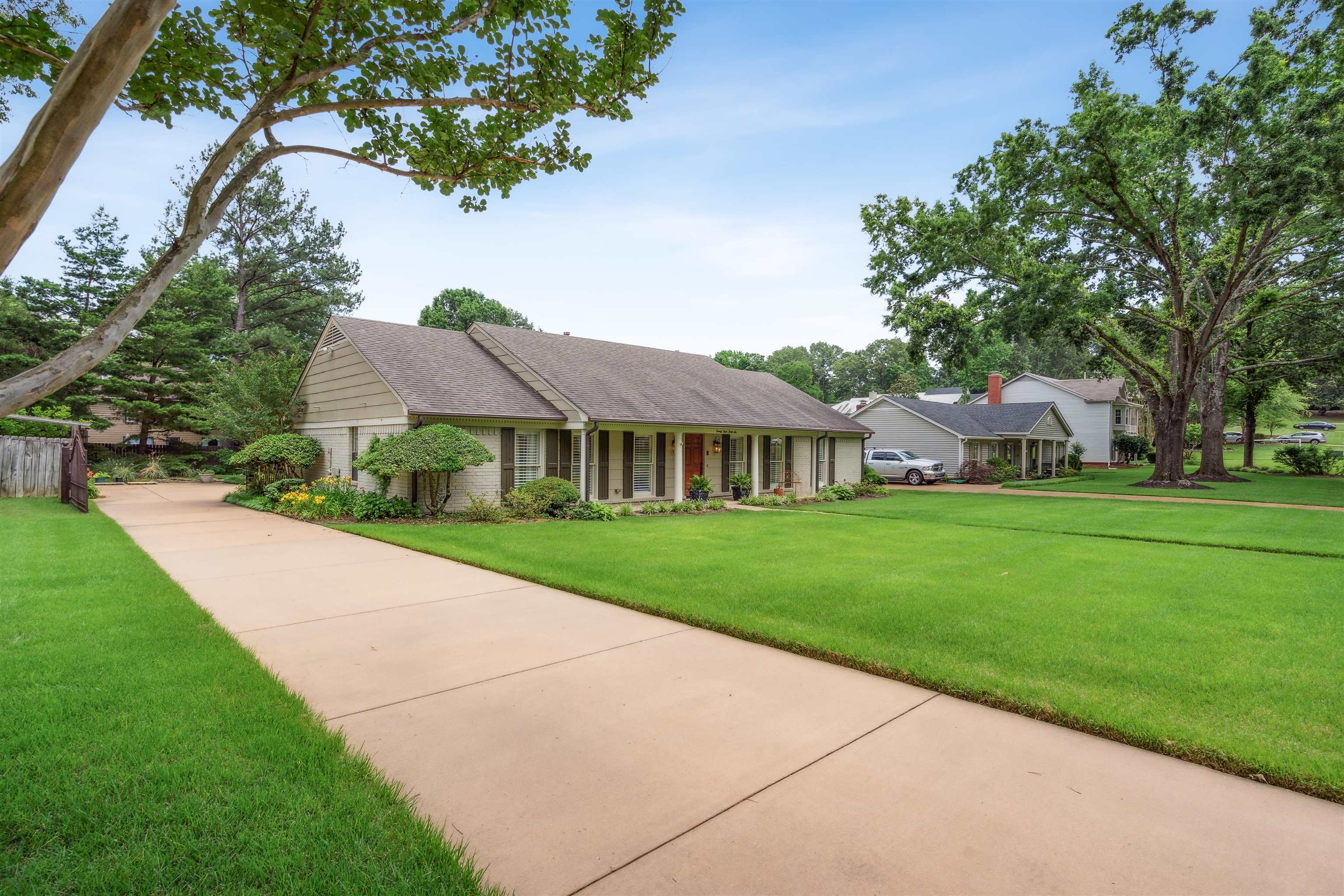 2446 REDBUD TRAIL DR