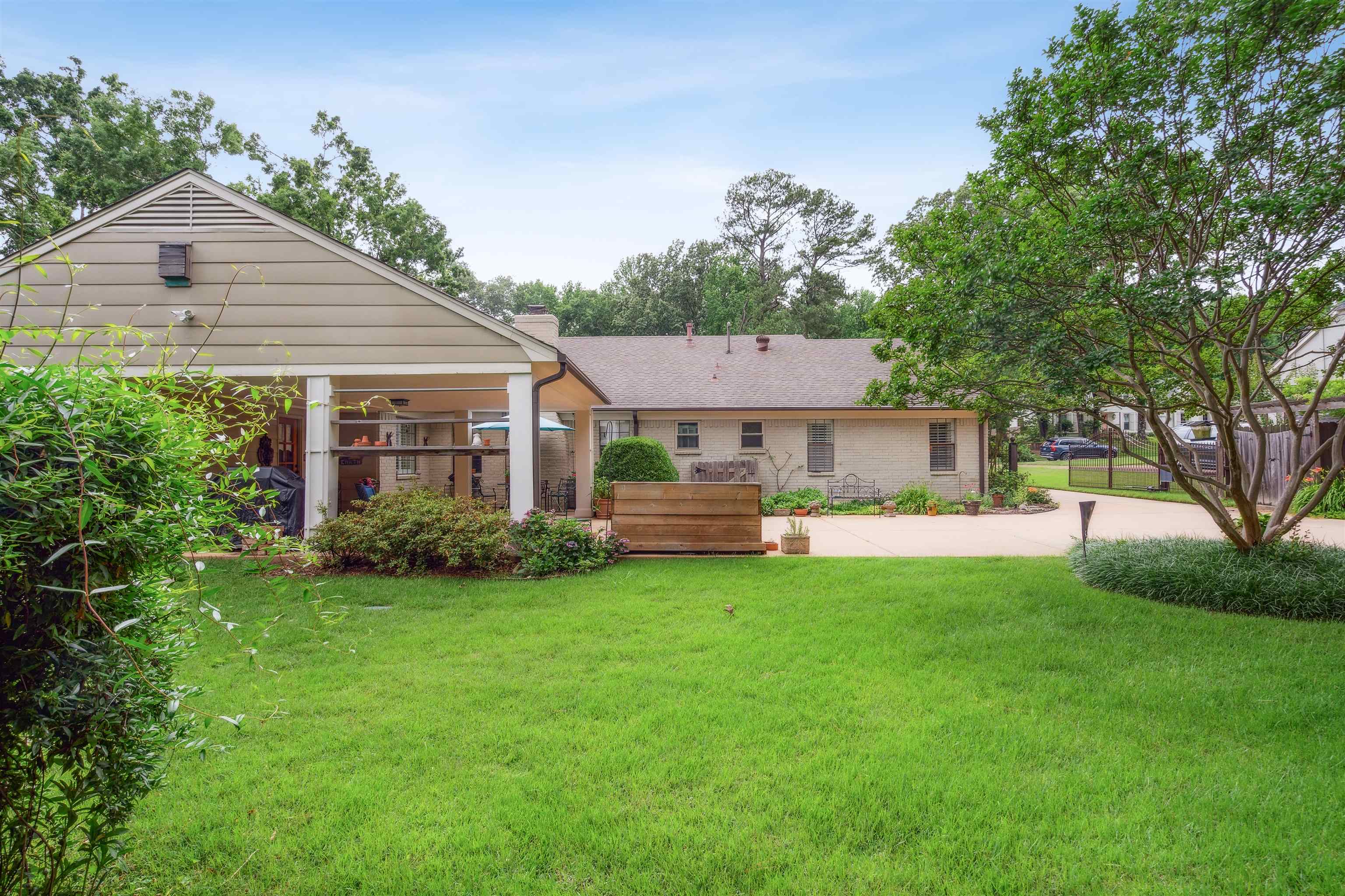 2446 REDBUD TRAIL DR