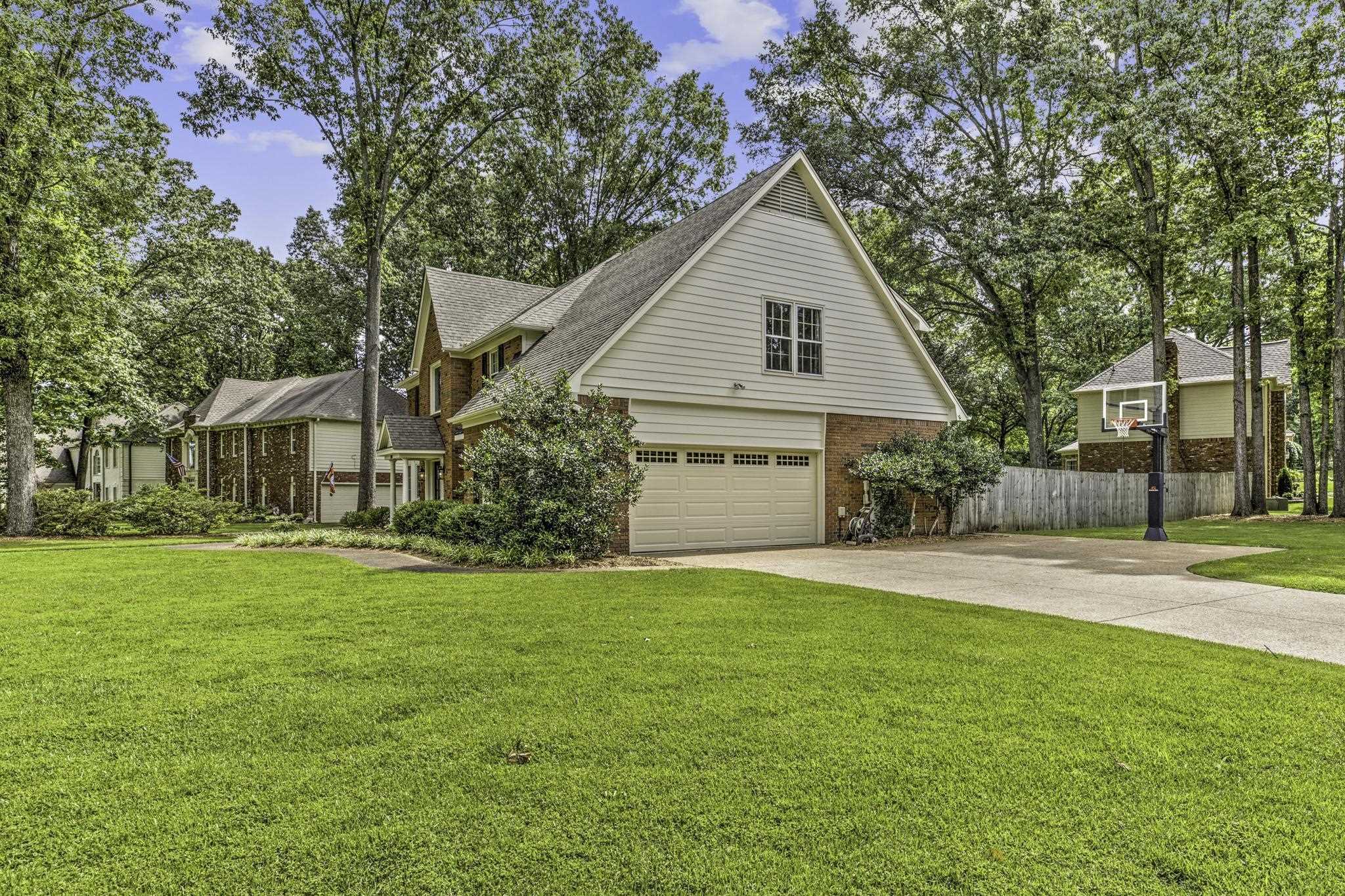 2104 NORTH BRIDGE DR