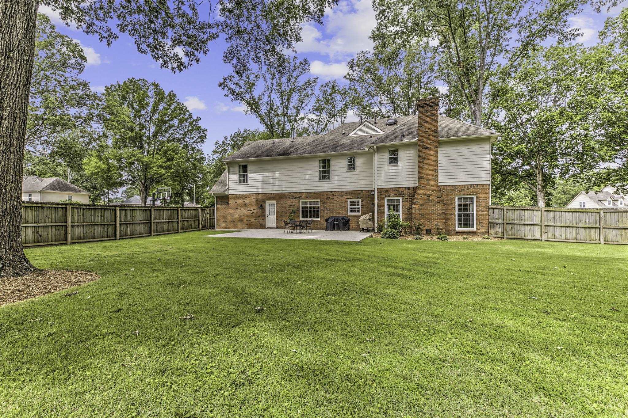 2104 NORTH BRIDGE DR