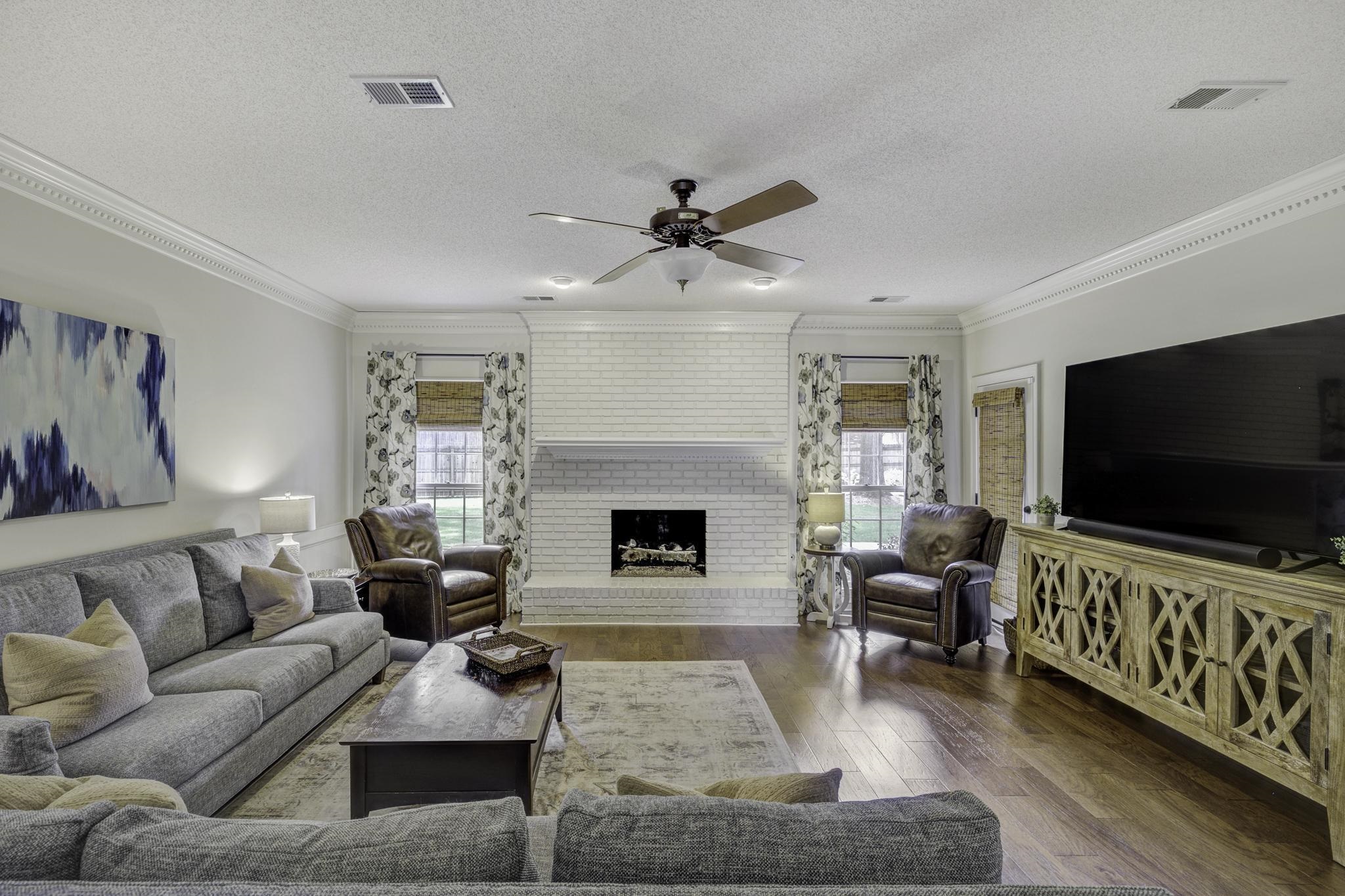 2104 NORTH BRIDGE DR