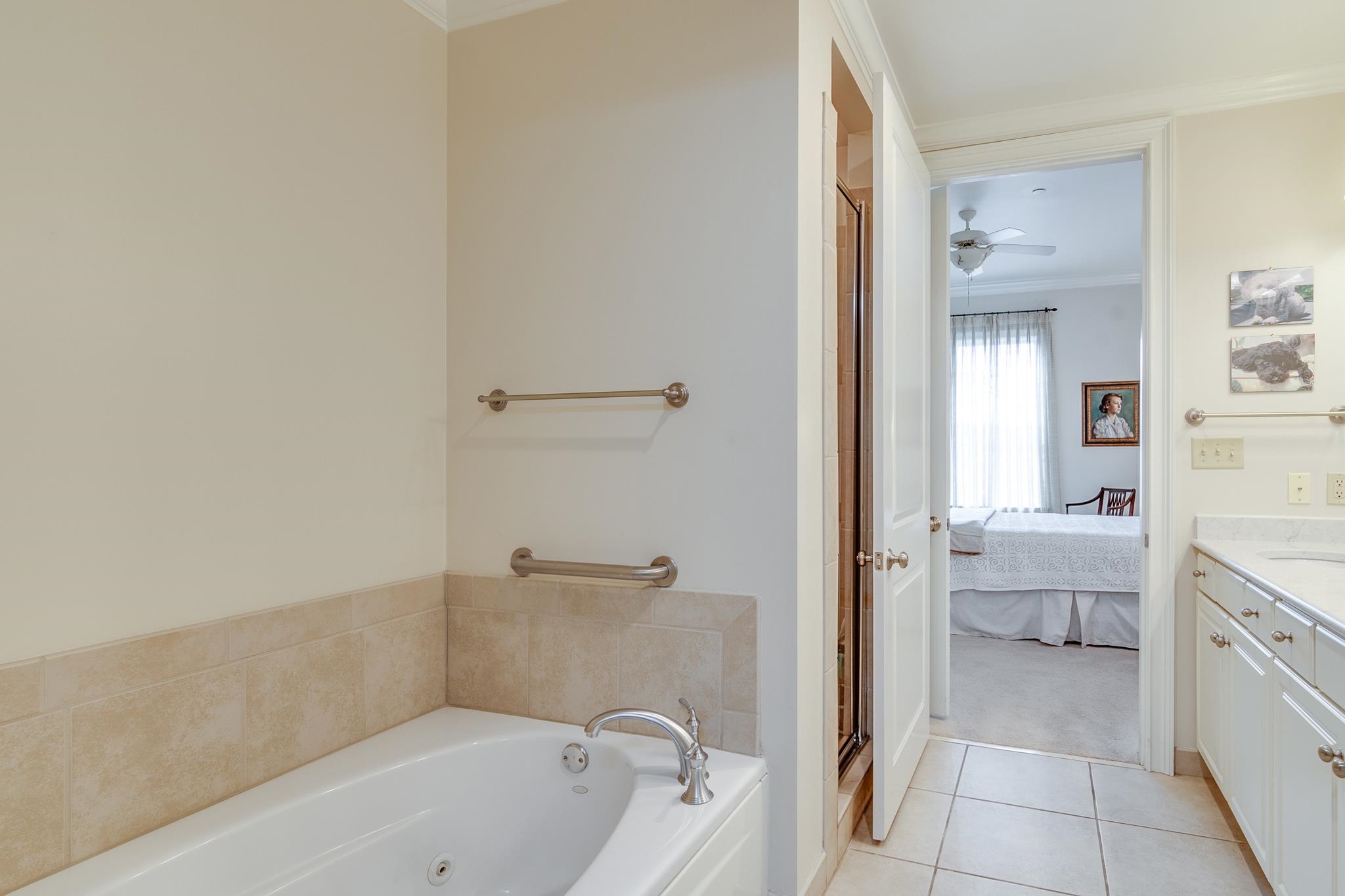 591 LEXINGTON CLUB CT Unit: 203