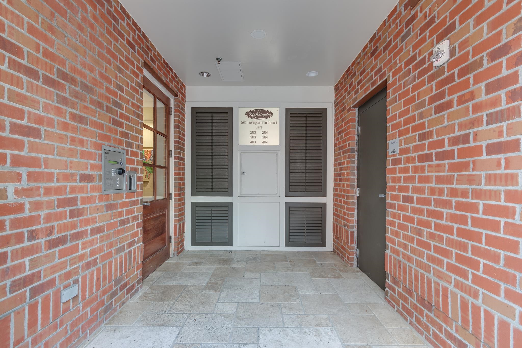 591 LEXINGTON CLUB CT Unit: 203