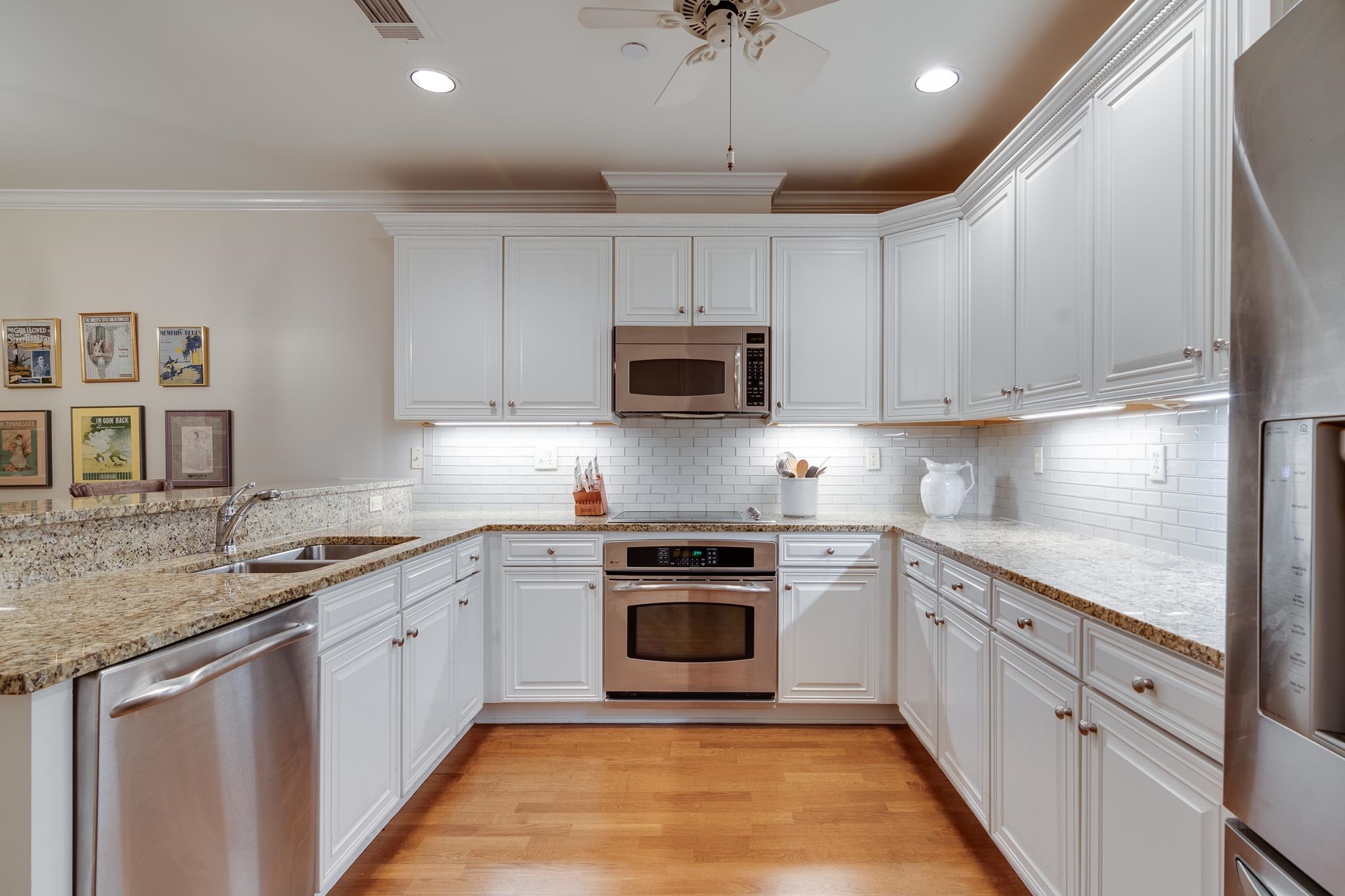 591 LEXINGTON CLUB CT Unit: 203