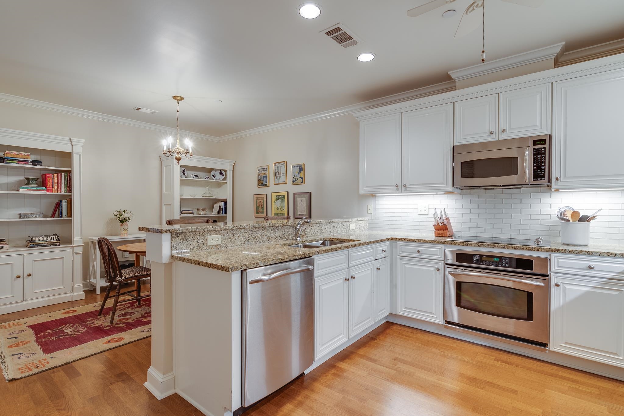 591 LEXINGTON CLUB CT Unit: 203