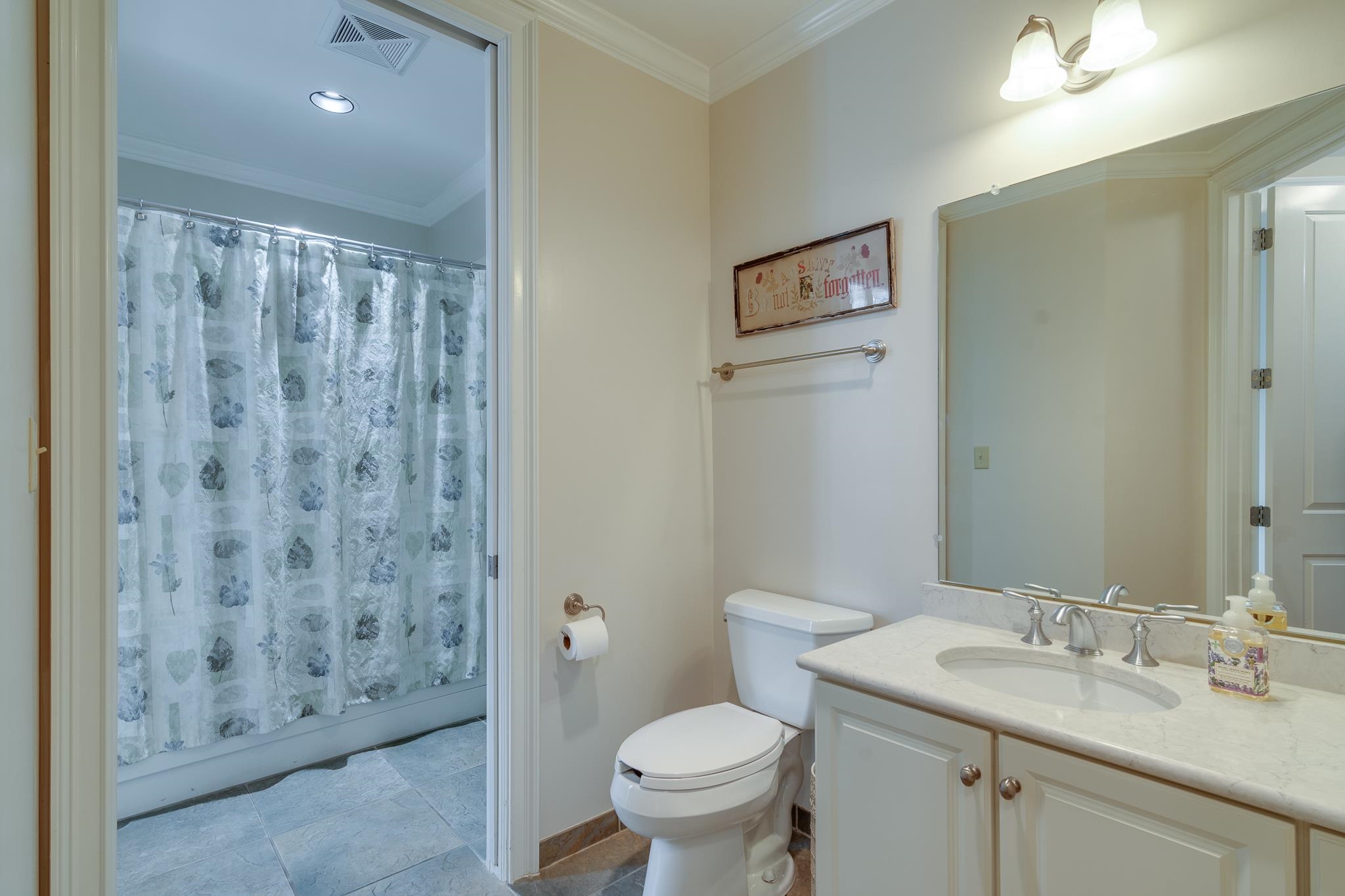 591 LEXINGTON CLUB CT Unit: 203