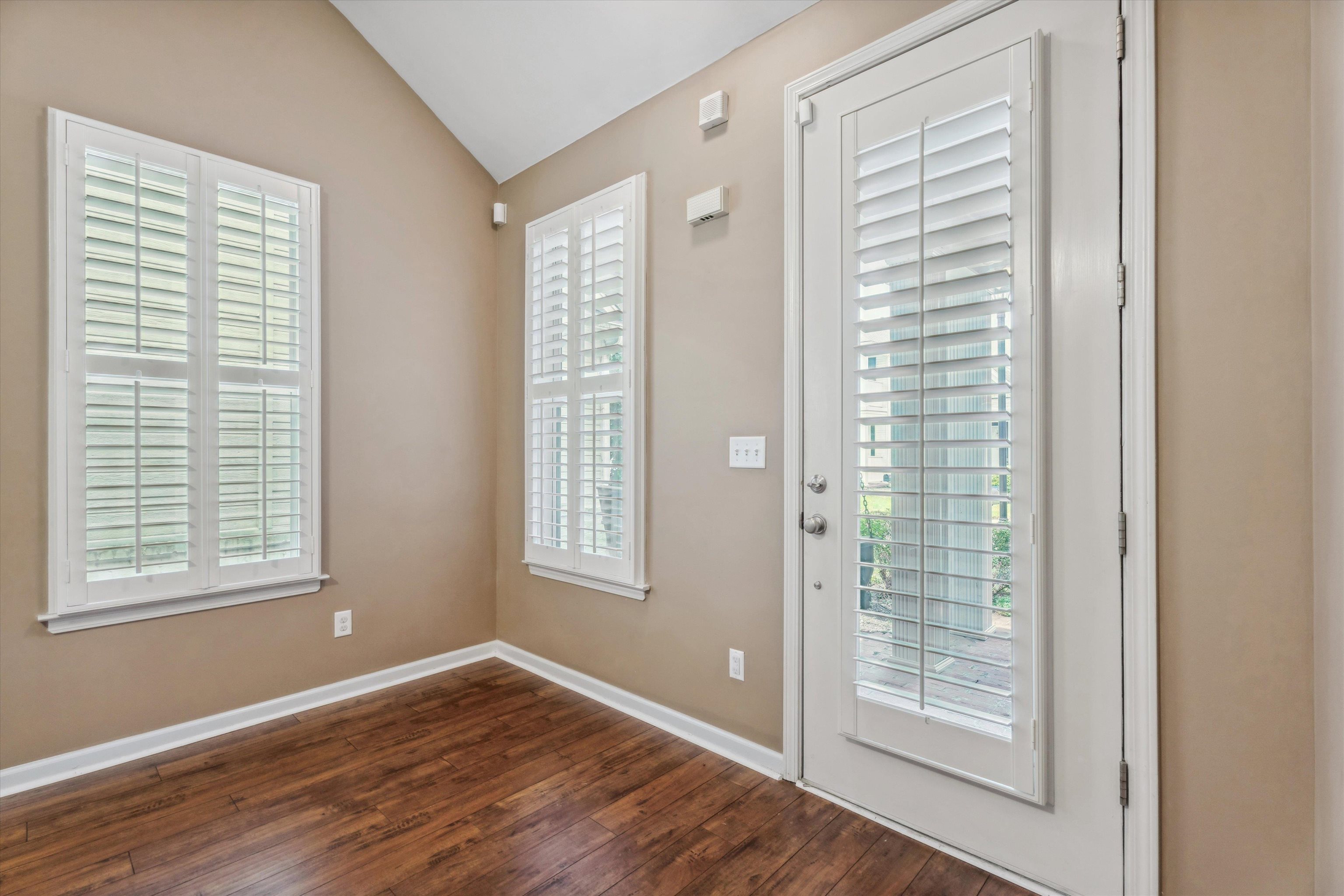 1332 ISLAND SHORE DR