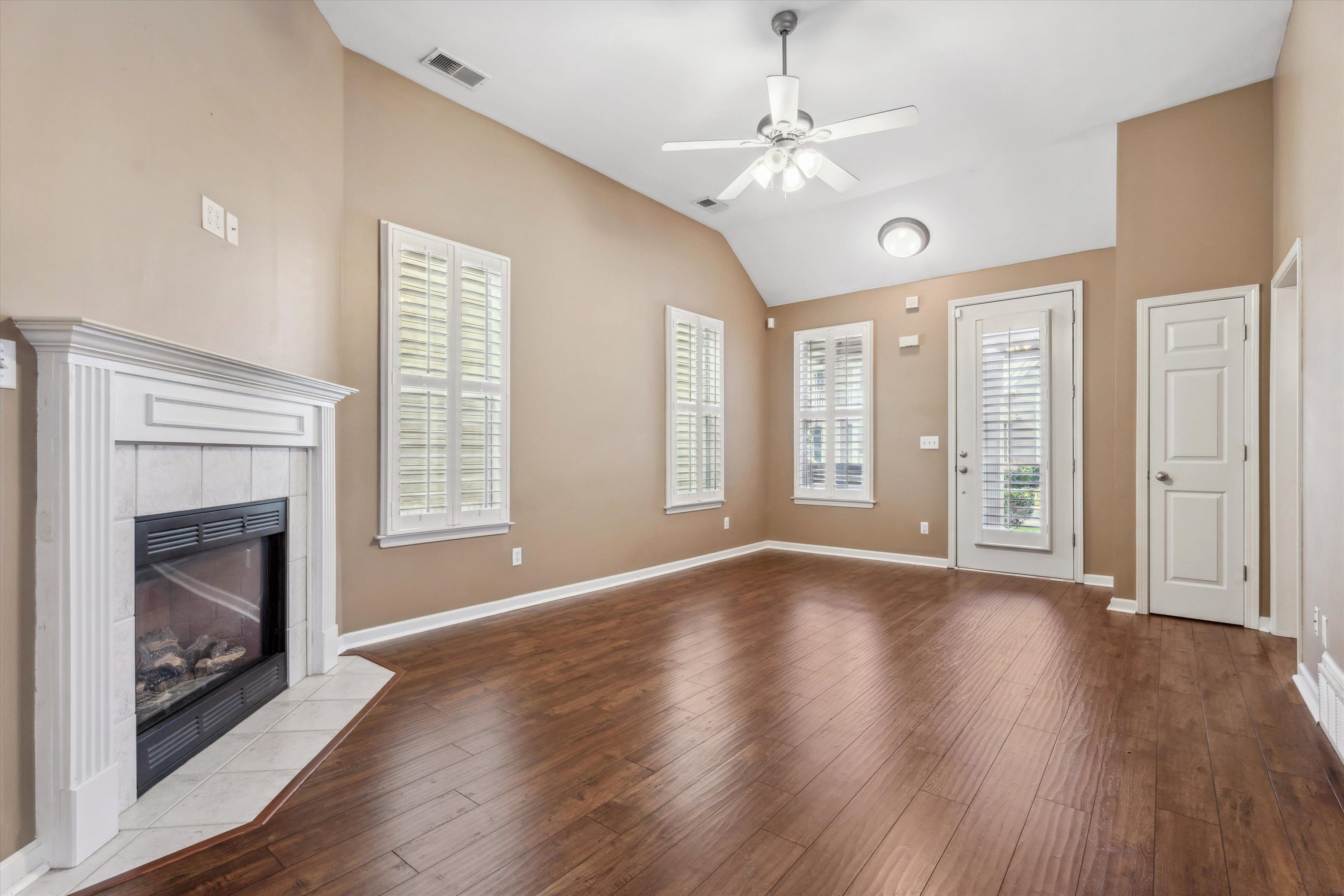 1332 ISLAND SHORE DR