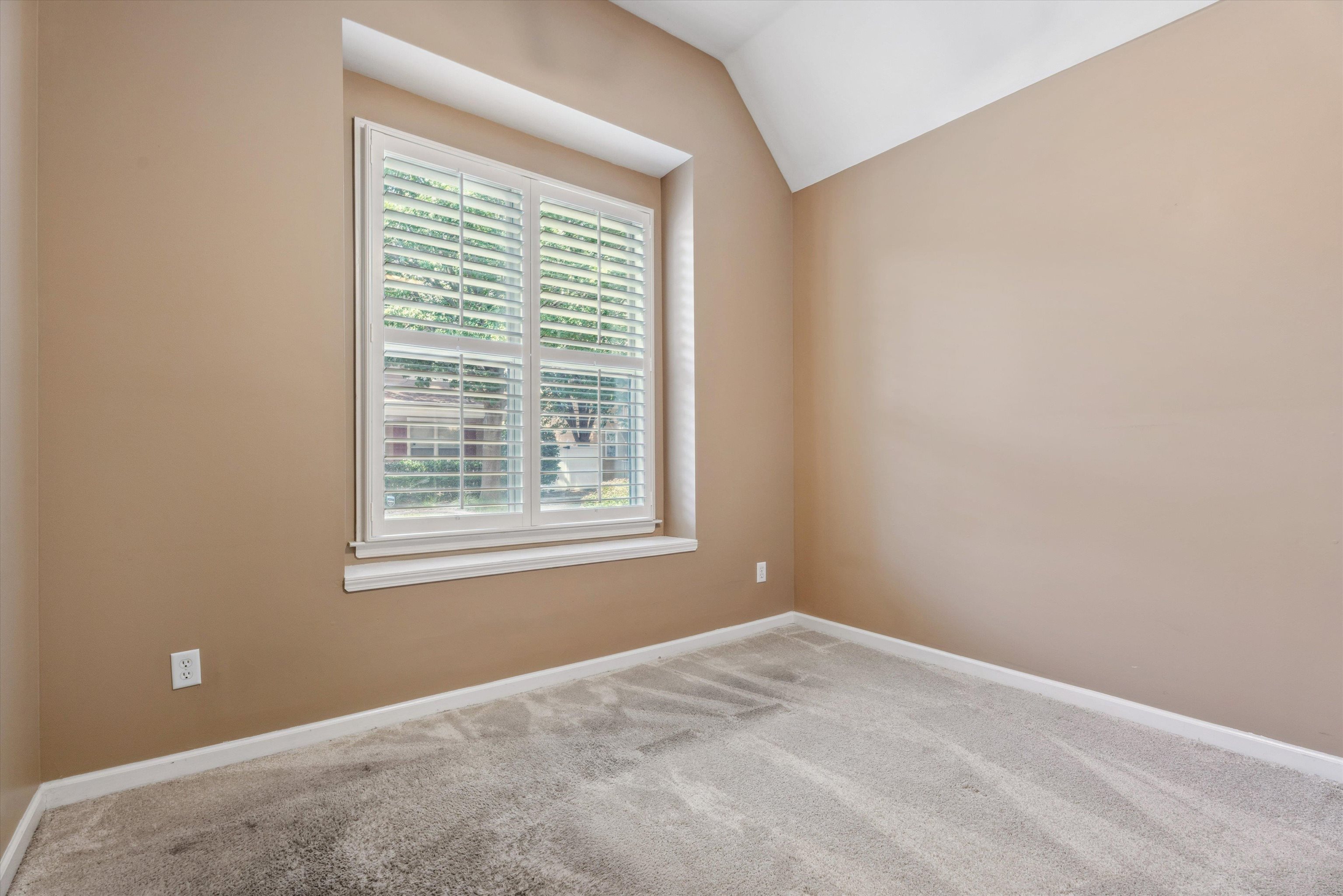 1332 ISLAND SHORE DR