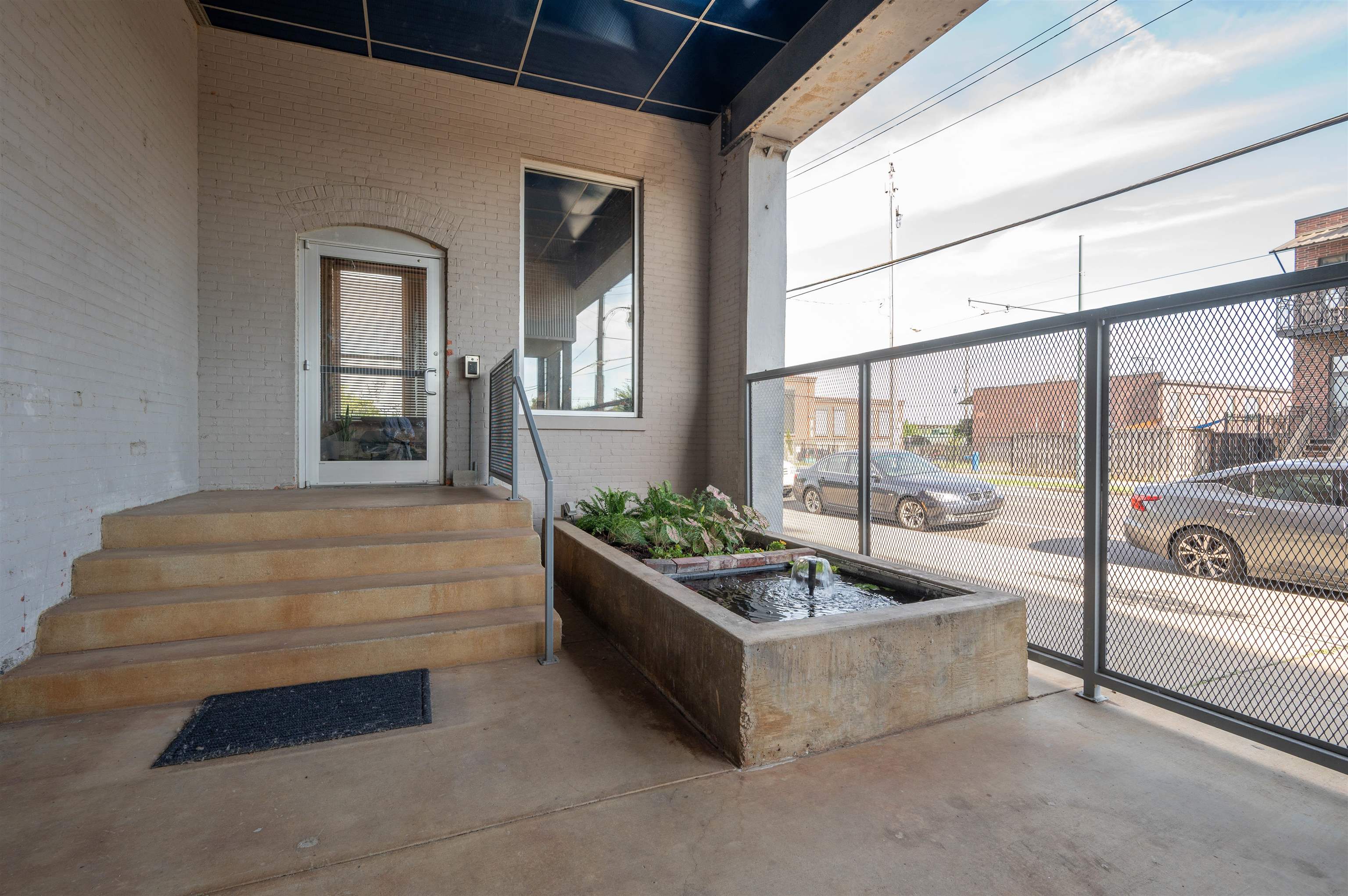 2 W G E PATTERSON AVE Unit: 216