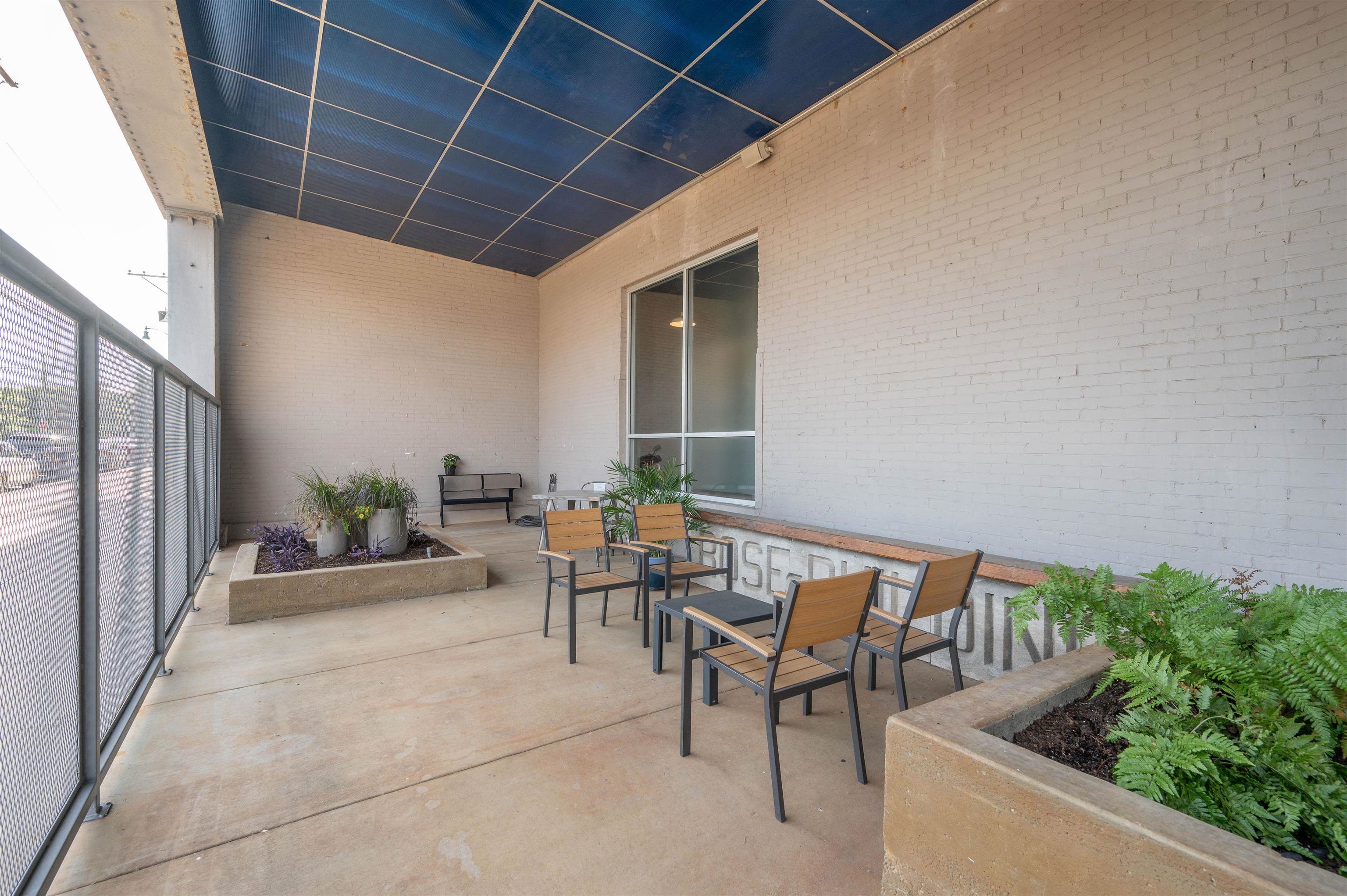 2 W G E PATTERSON AVE Unit: 216