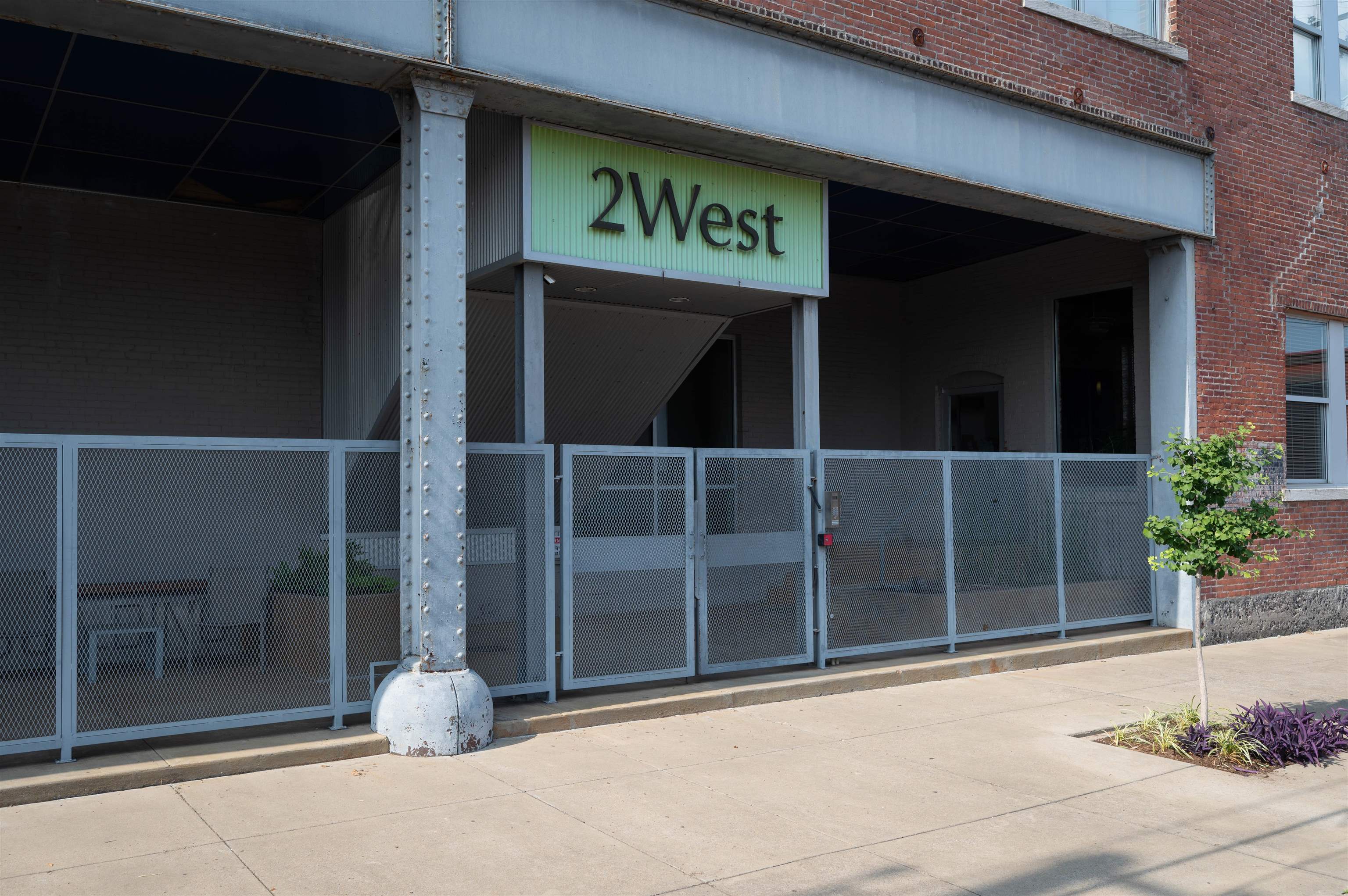 2 W G E PATTERSON AVE Unit: 216