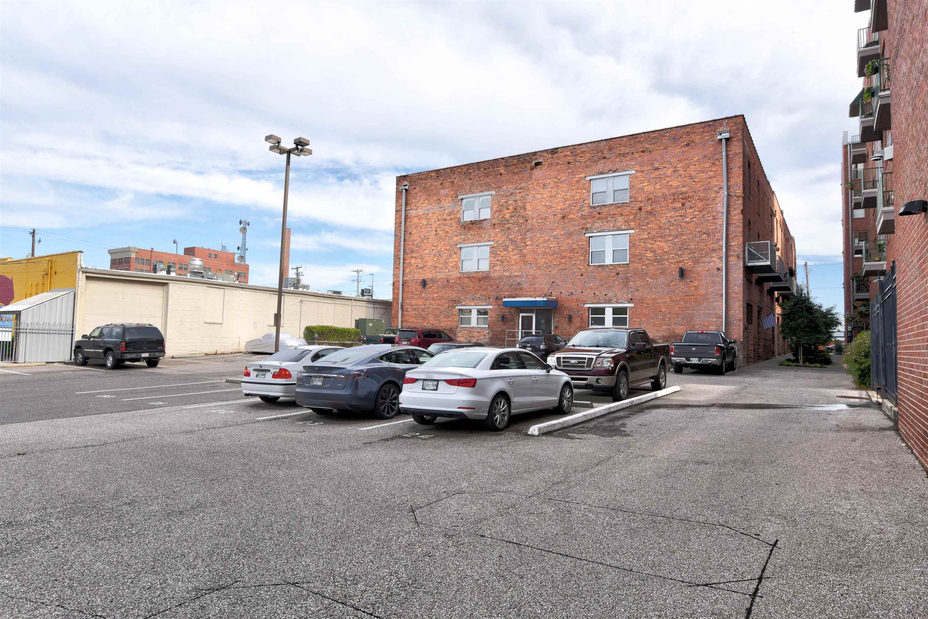 2 W G E PATTERSON AVE Unit: 216