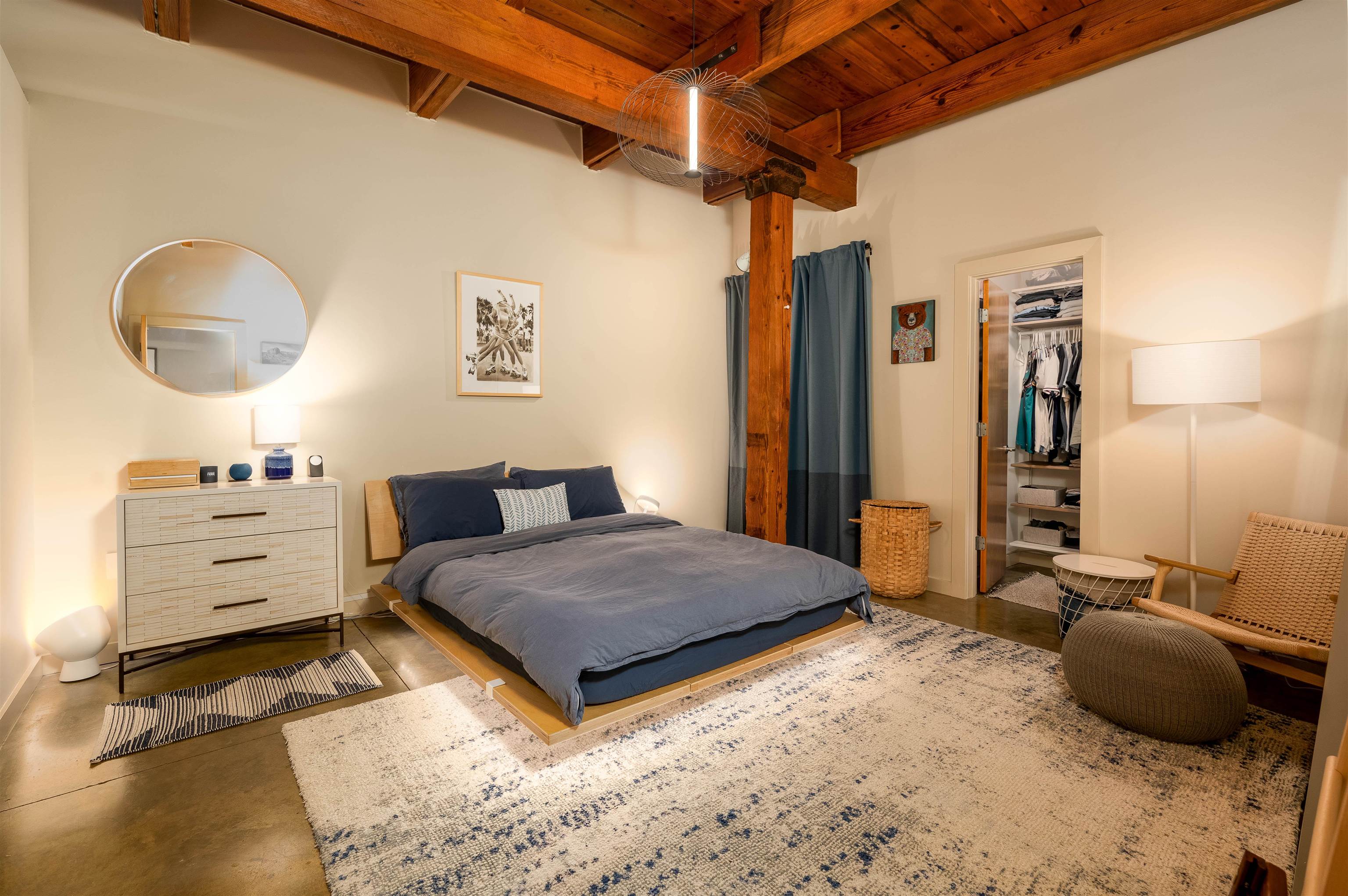 2 W G E PATTERSON AVE Unit: 216