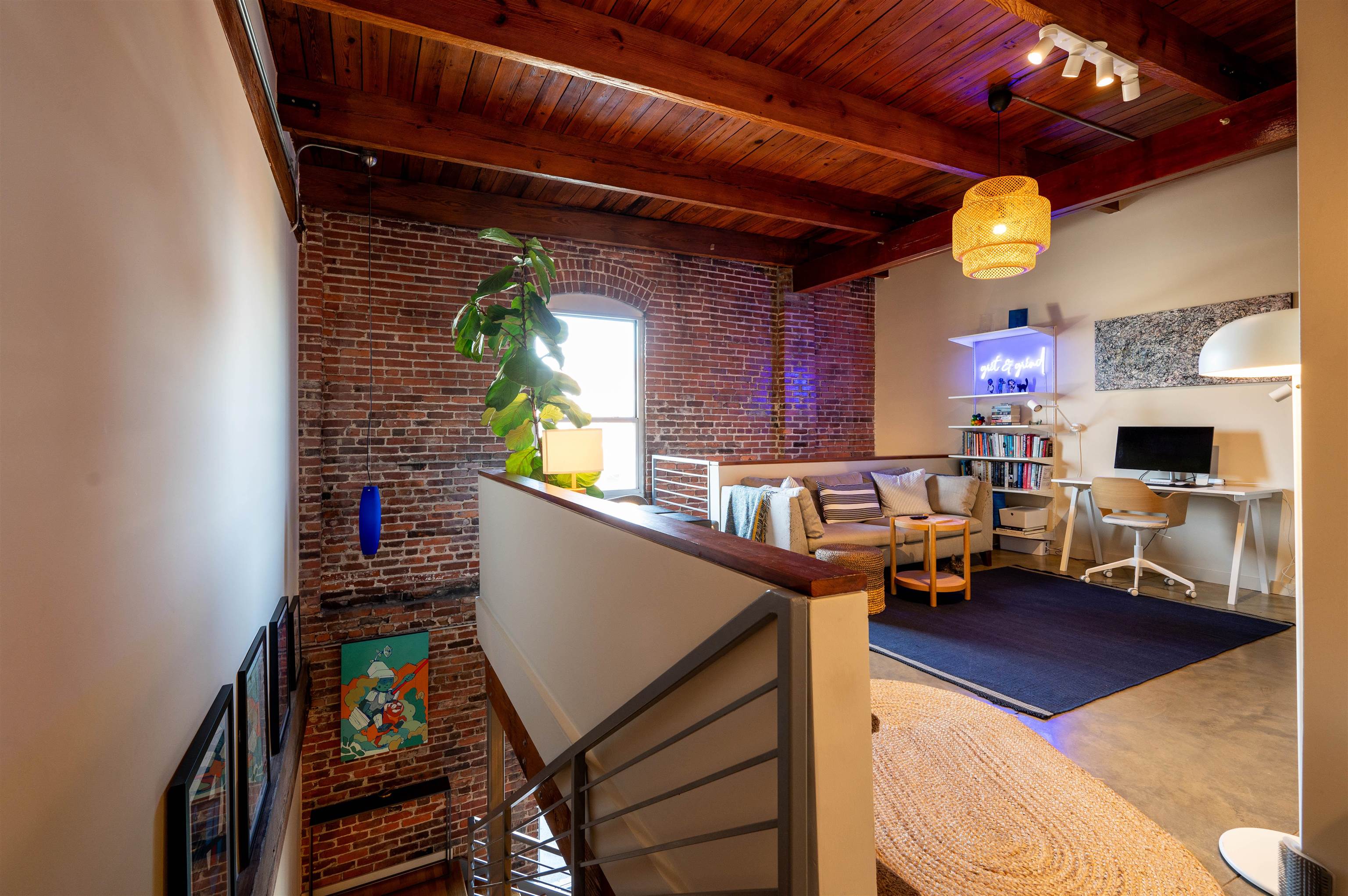 2 W G E PATTERSON AVE Unit: 216