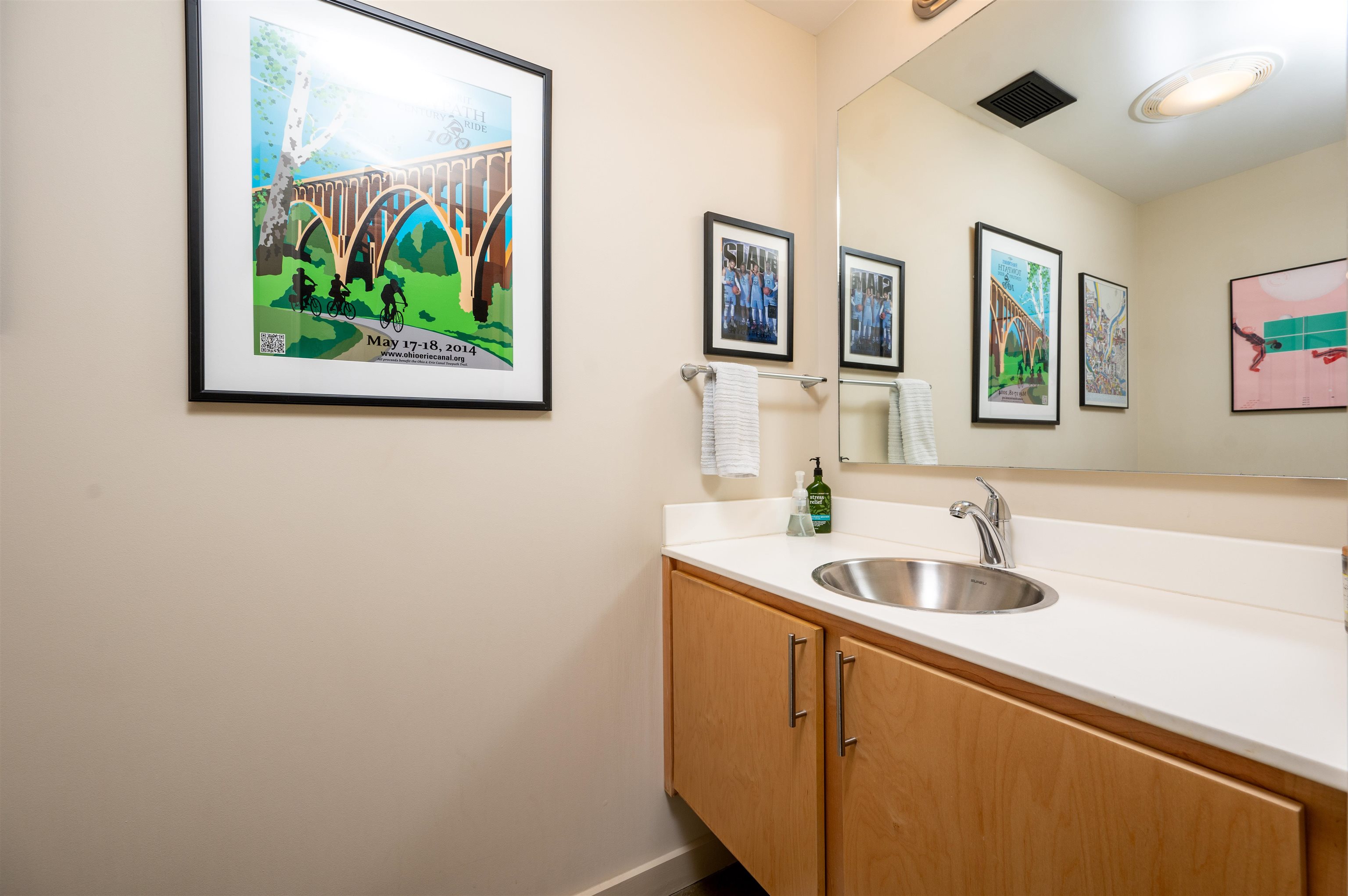 2 W G E PATTERSON AVE Unit: 216