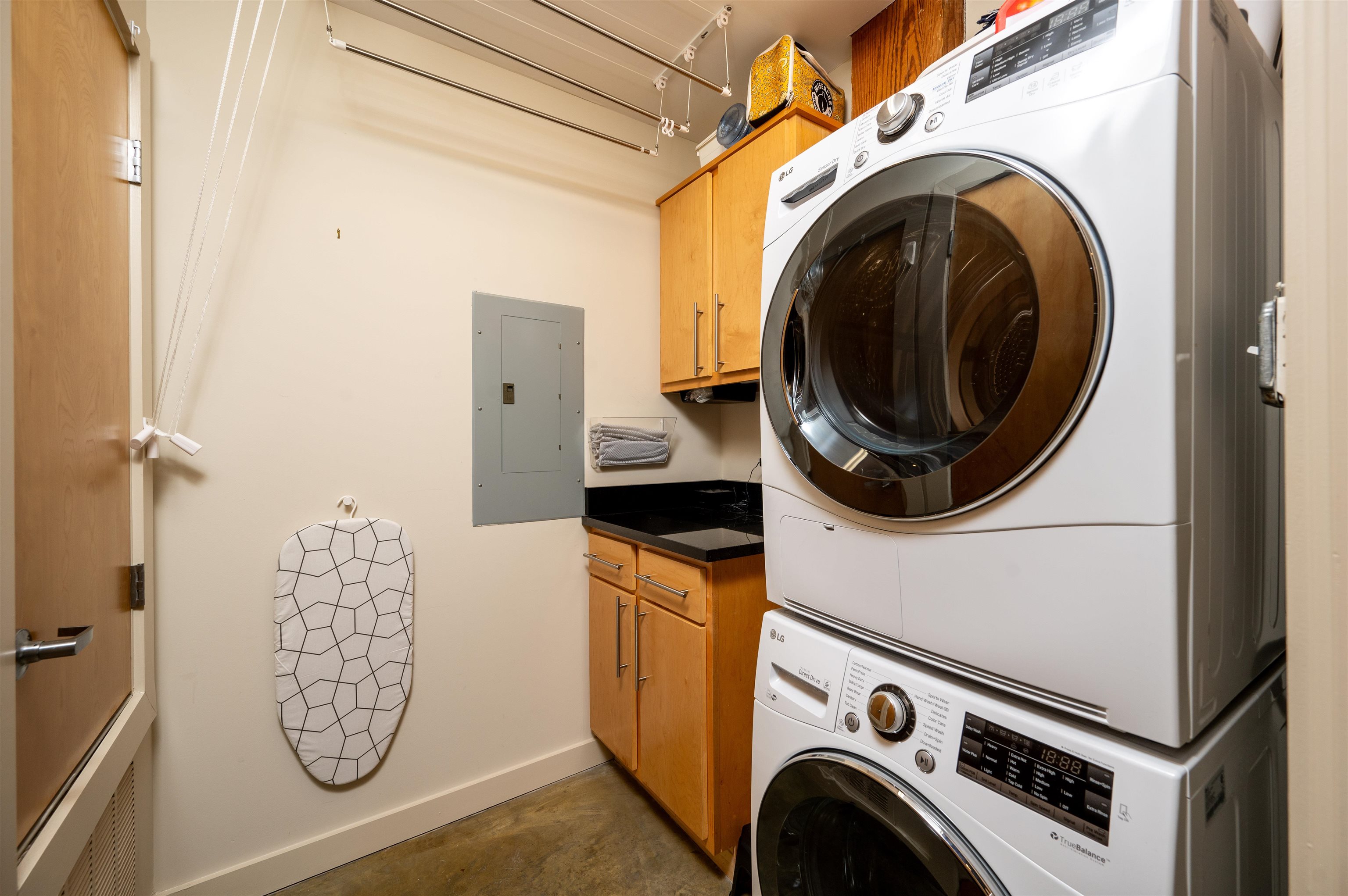 2 W G E PATTERSON AVE Unit: 216