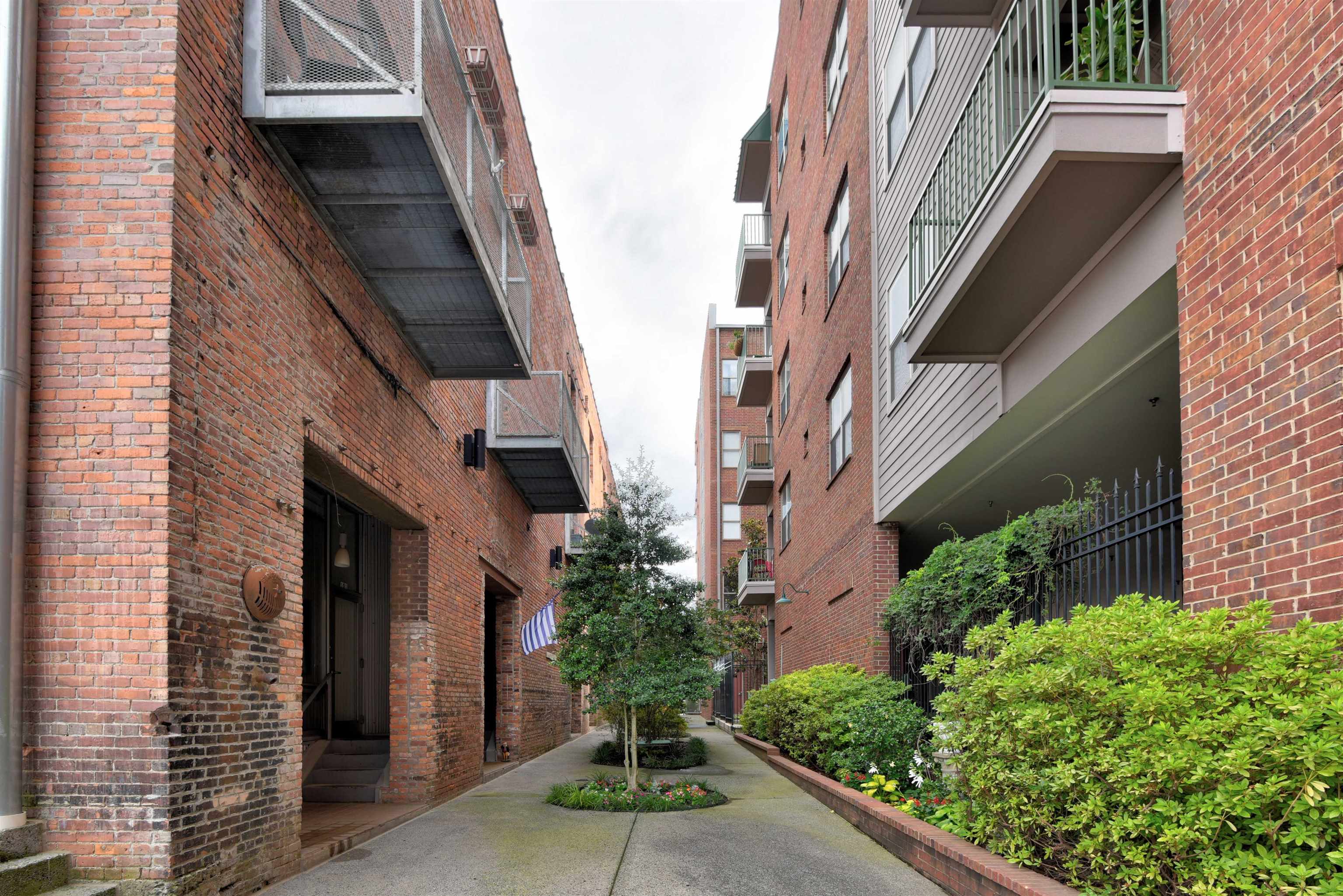 2 W G E PATTERSON AVE Unit: 216