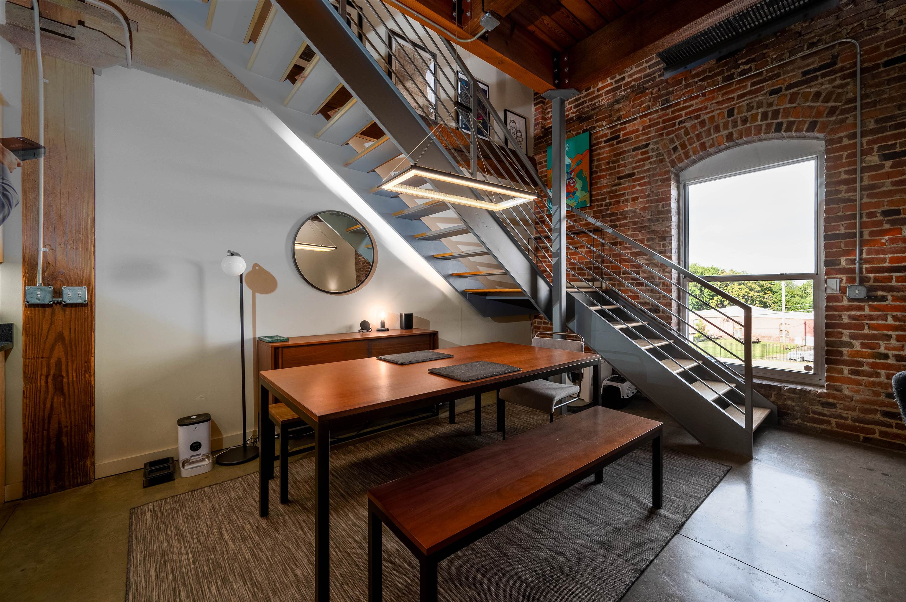 2 W G E PATTERSON AVE Unit: 216