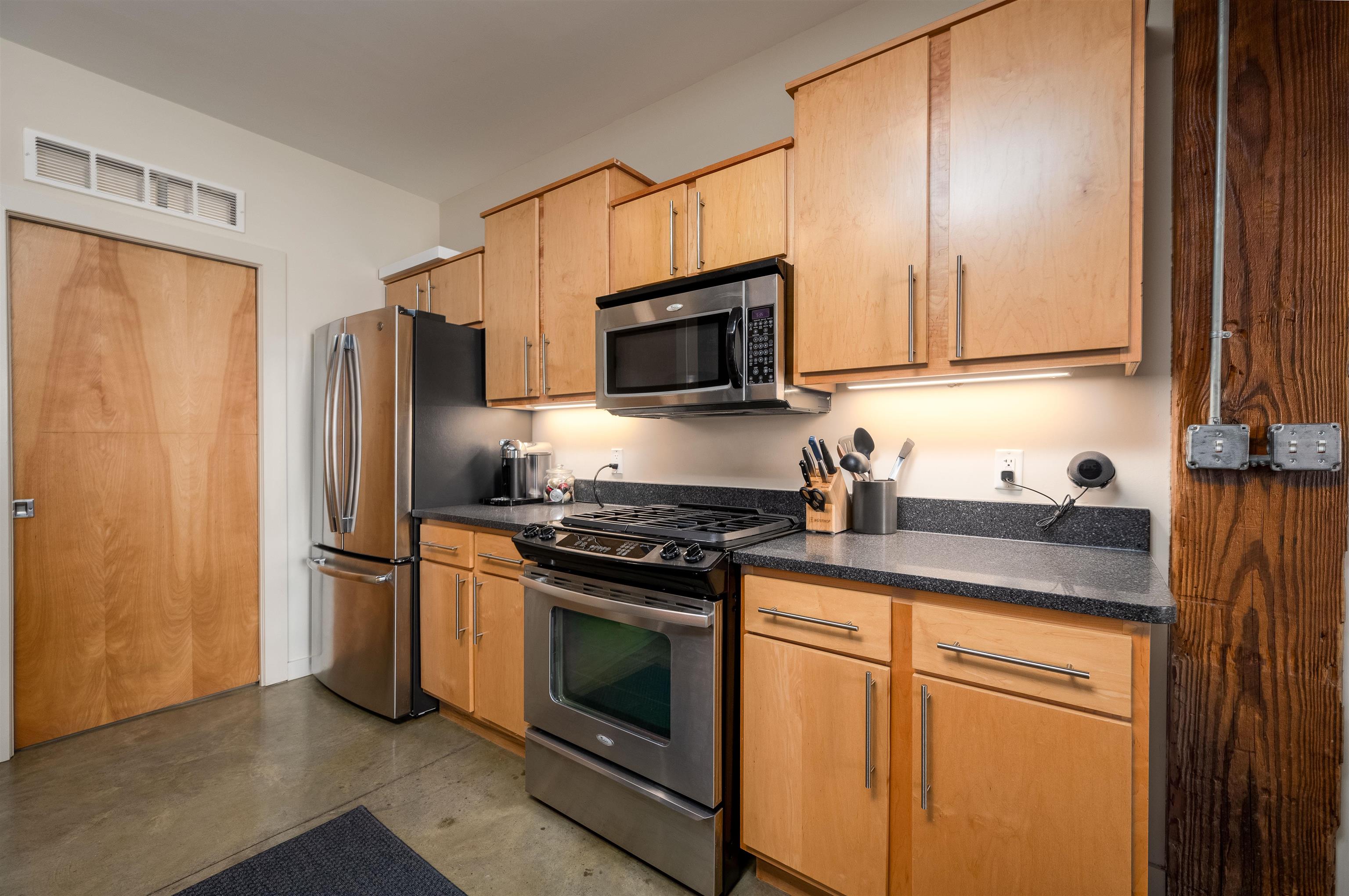 2 W G E PATTERSON AVE Unit: 216