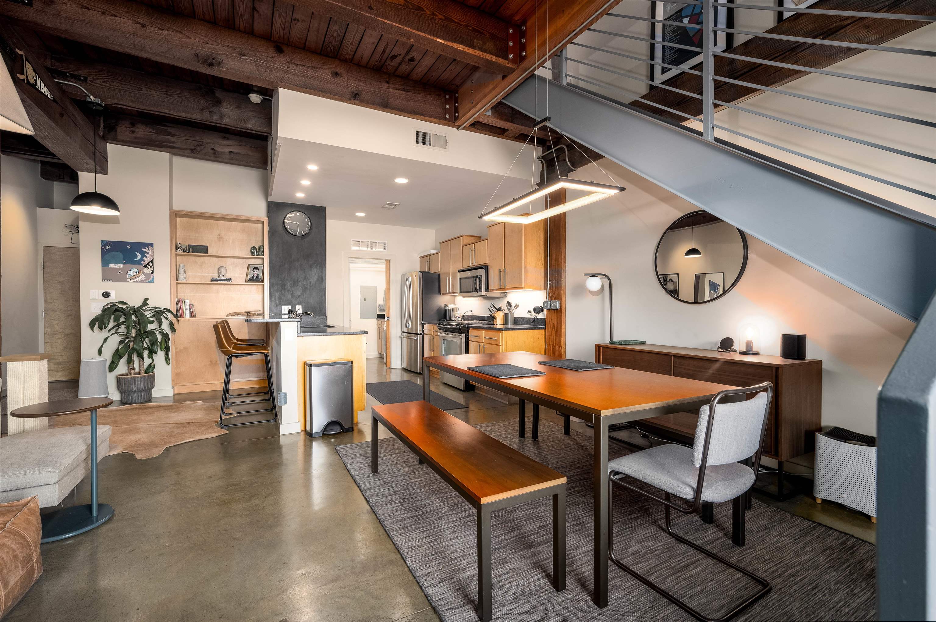 2 W G E PATTERSON AVE Unit: 216