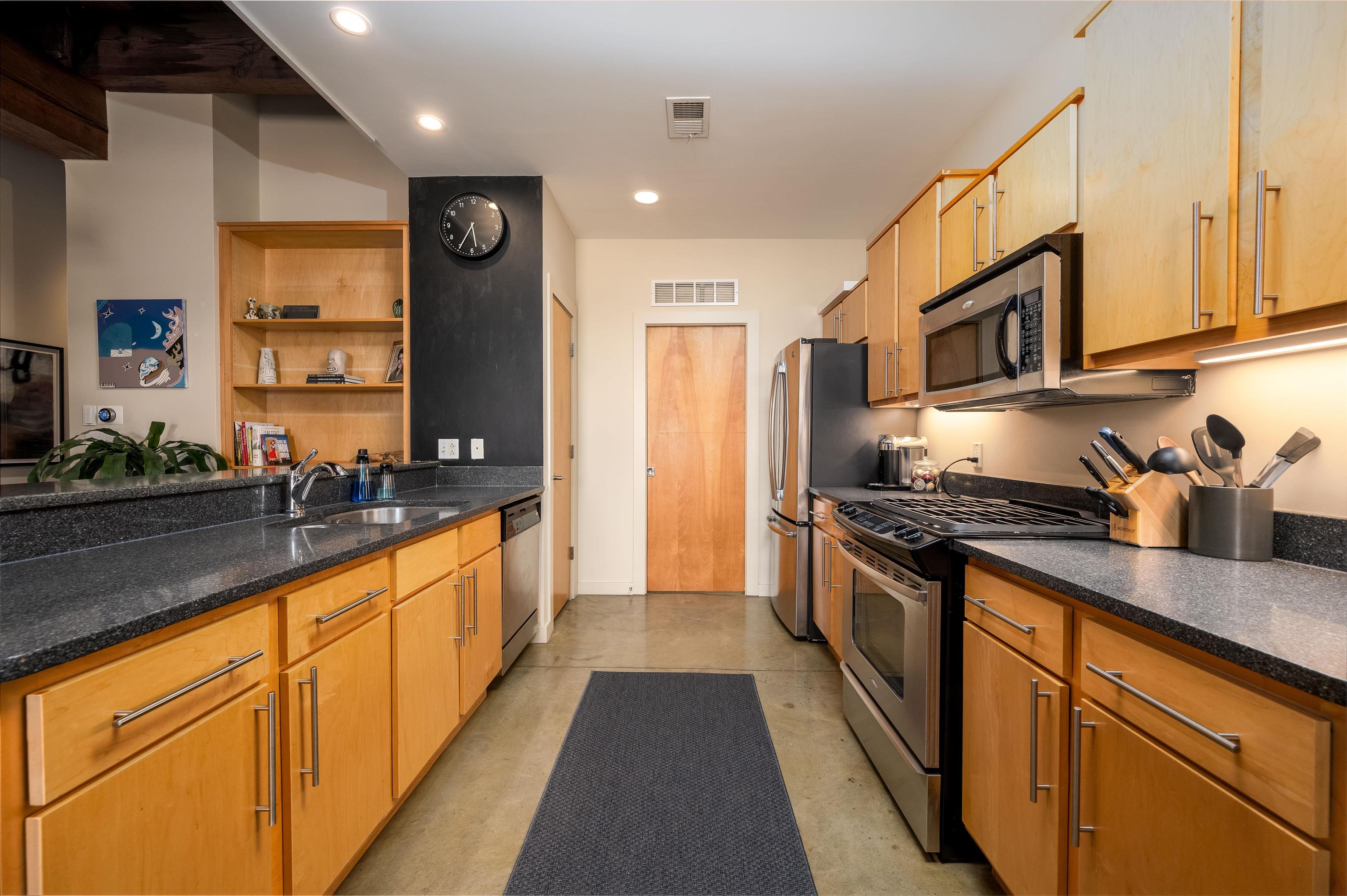 2 W G E PATTERSON AVE Unit: 216