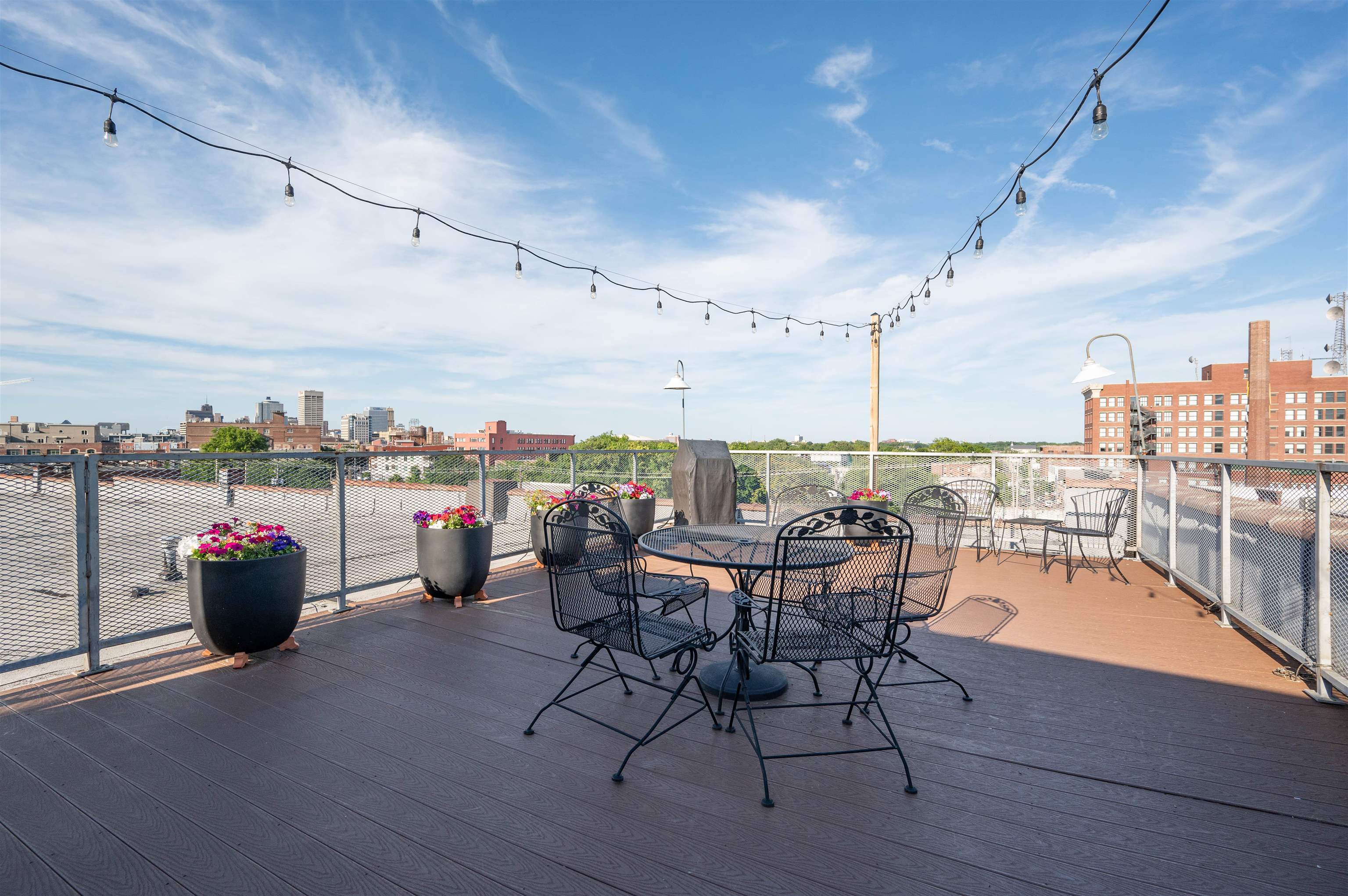 2 W G E PATTERSON AVE Unit: 216