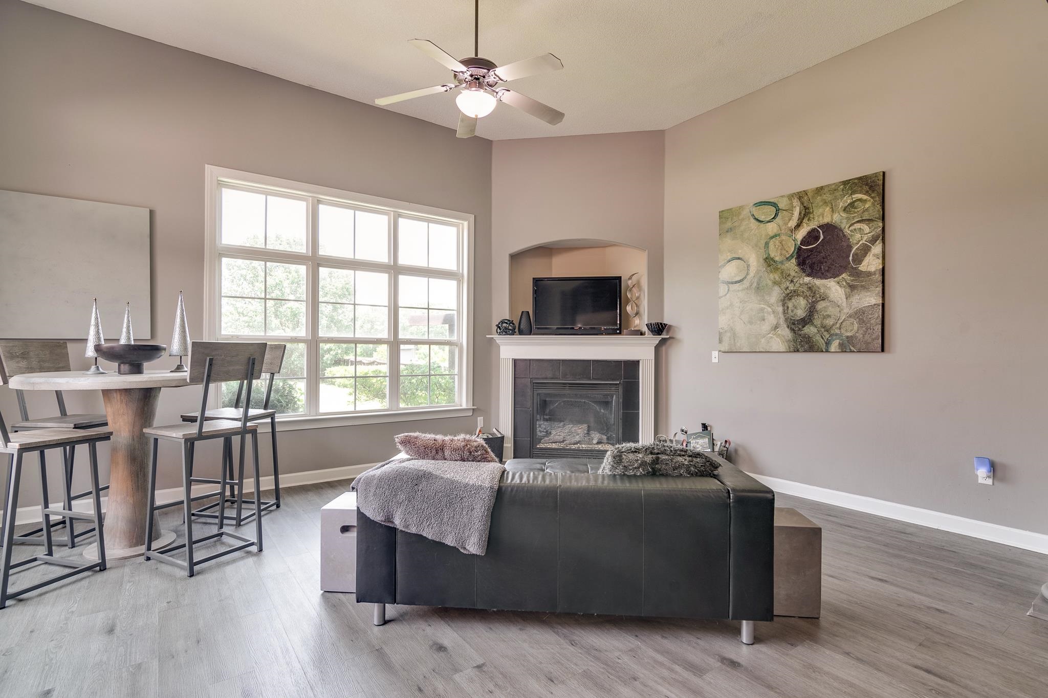 9686 GRAYS HOLLOW CV