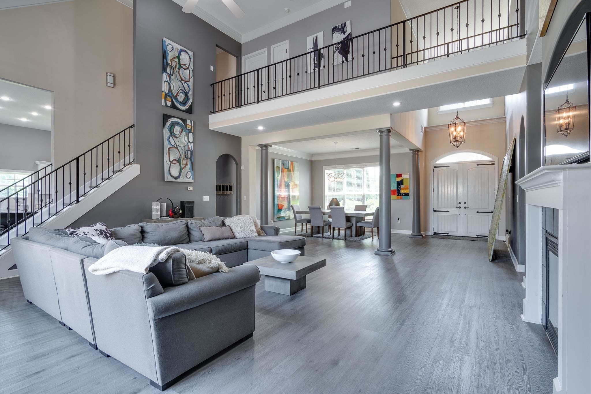 9686 GRAYS HOLLOW CV