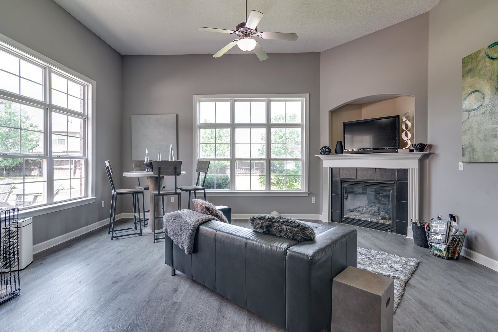 9686 GRAYS HOLLOW CV