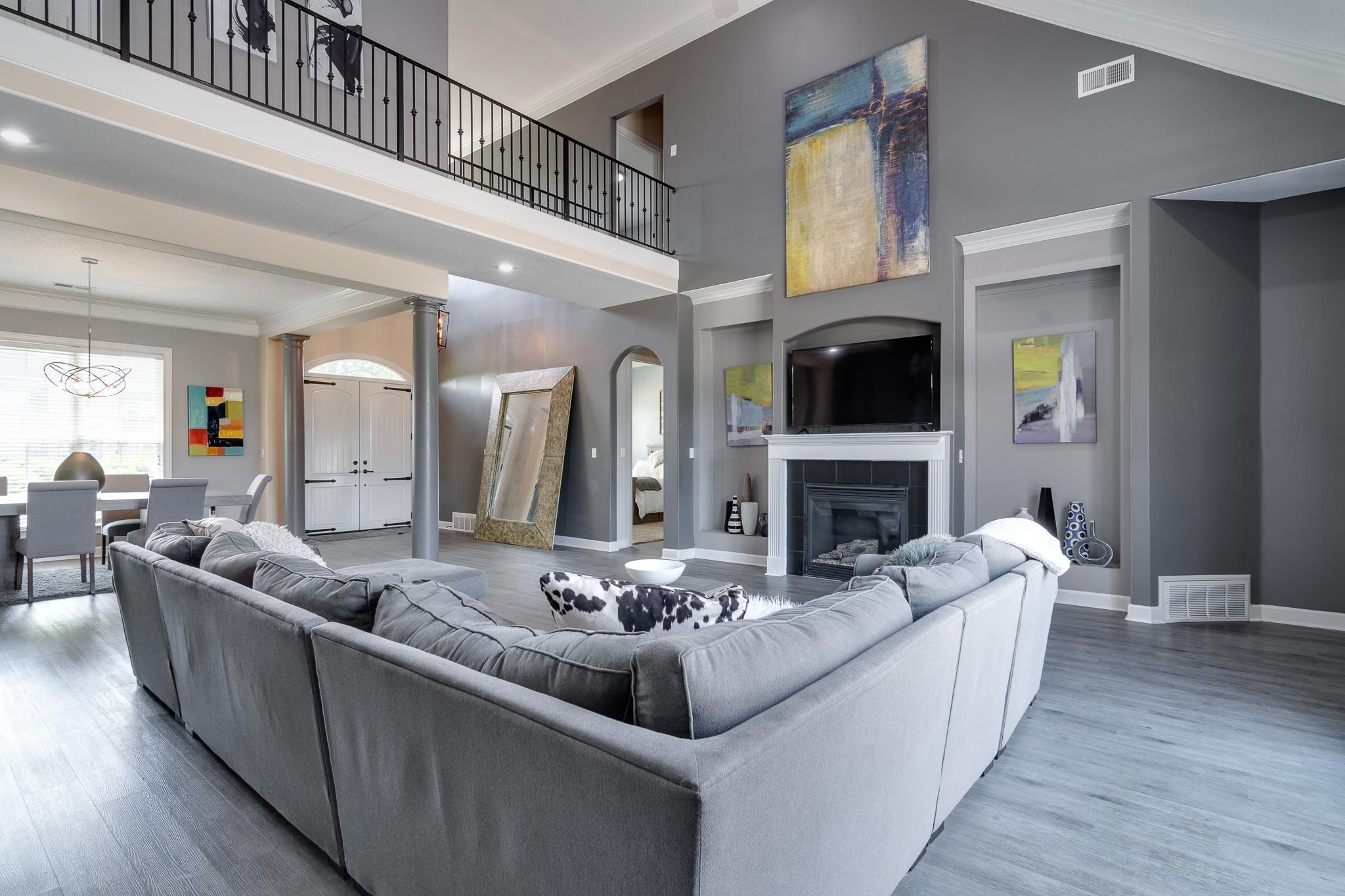 9686 GRAYS HOLLOW CV