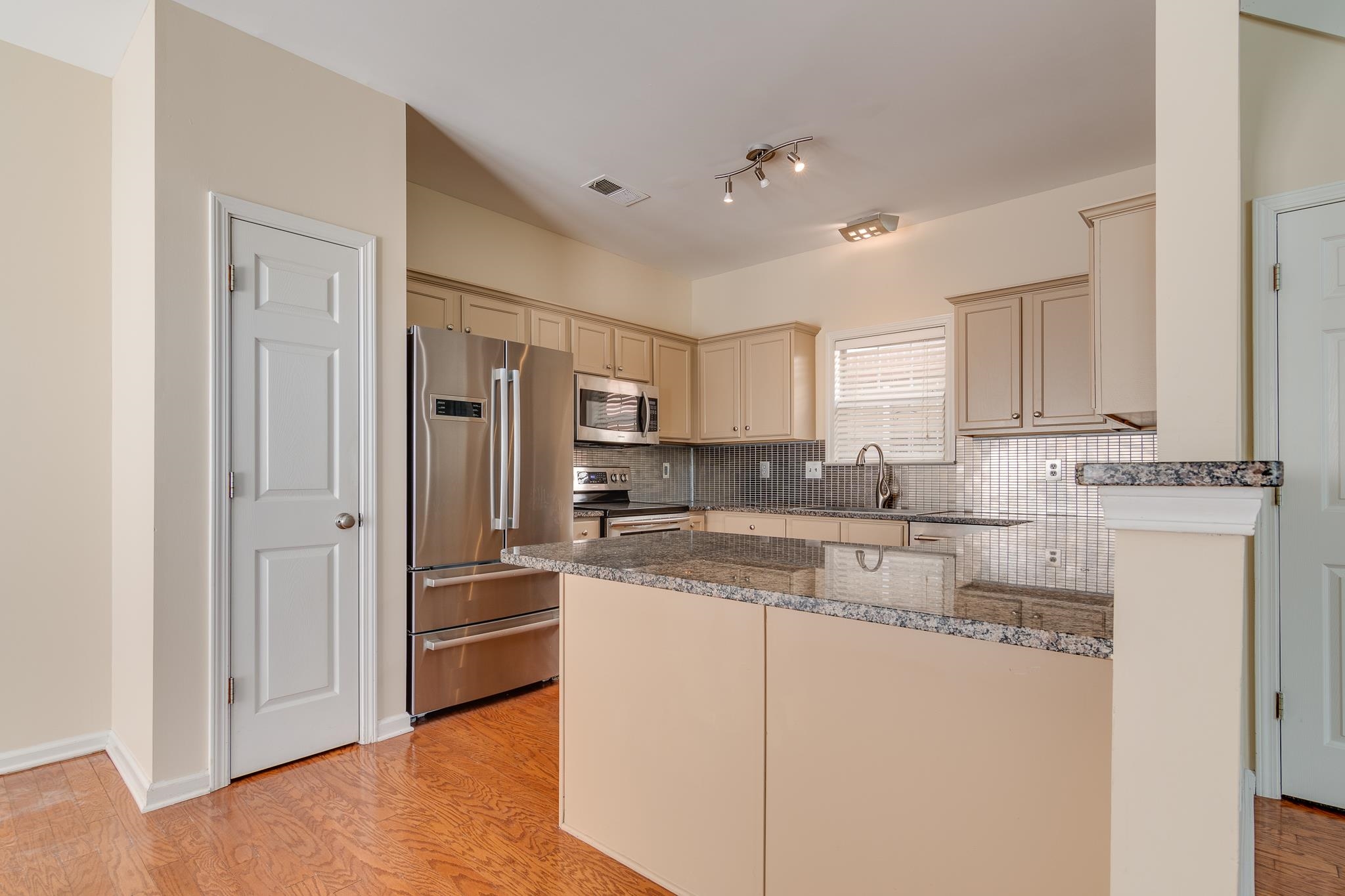 331 FOUNTAIN RIVER DR