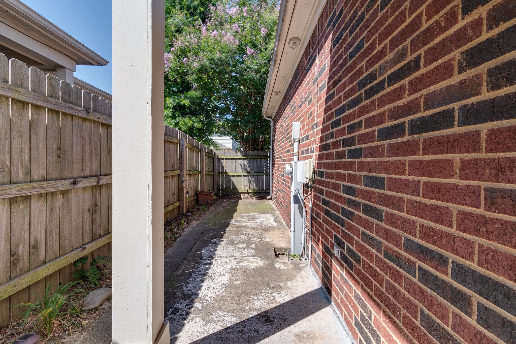 331 FOUNTAIN RIVER DR