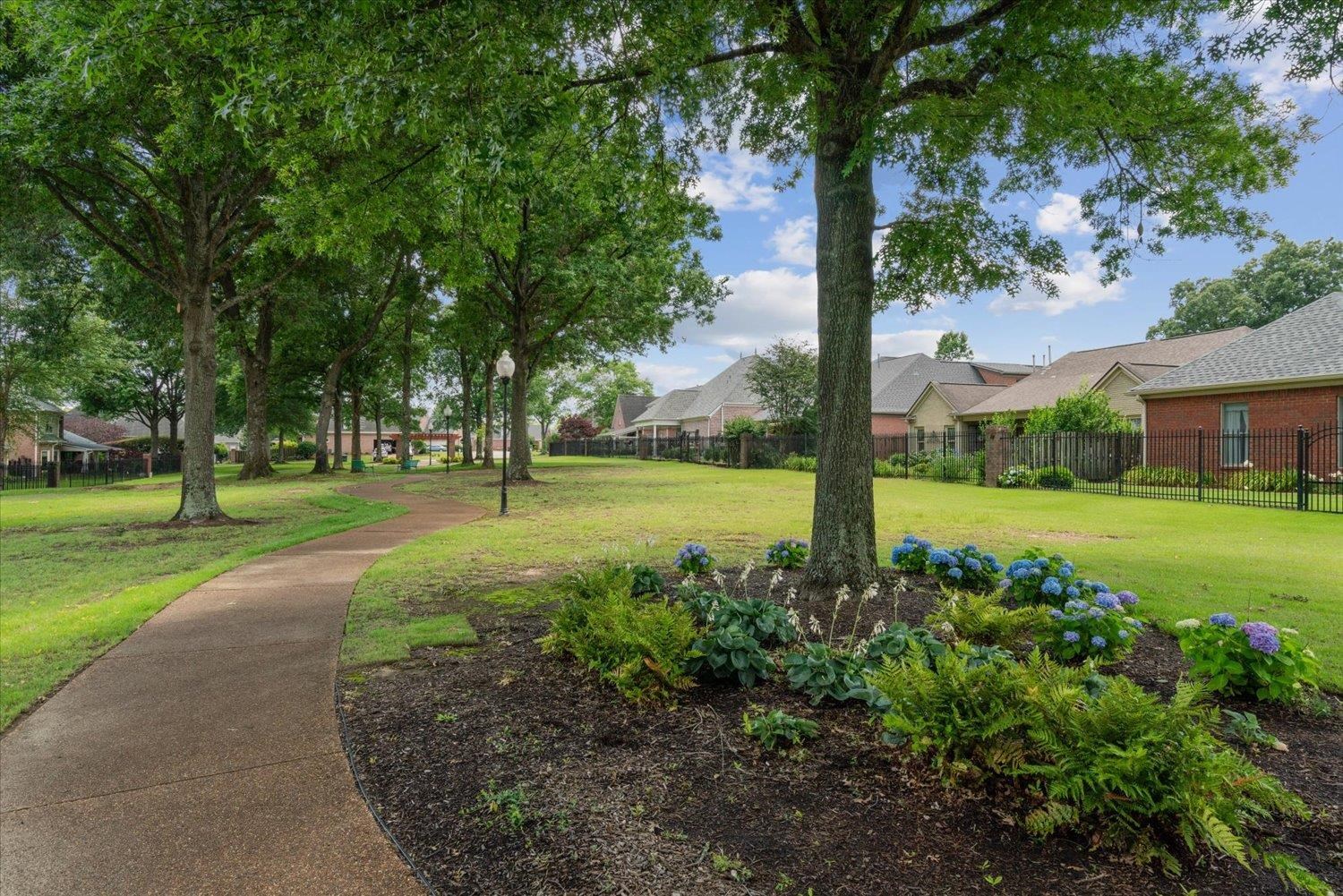 620 W WARWICK OAKS LN W