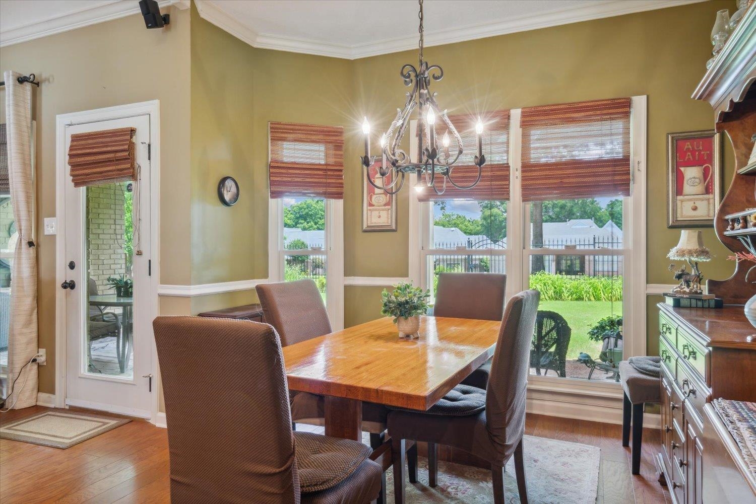 620 W WARWICK OAKS LN W