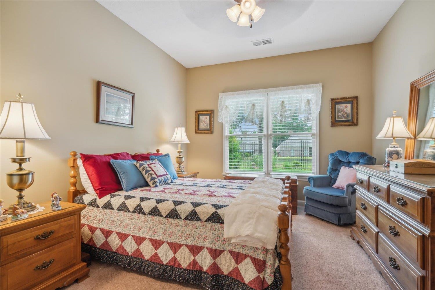 620 W WARWICK OAKS LN W