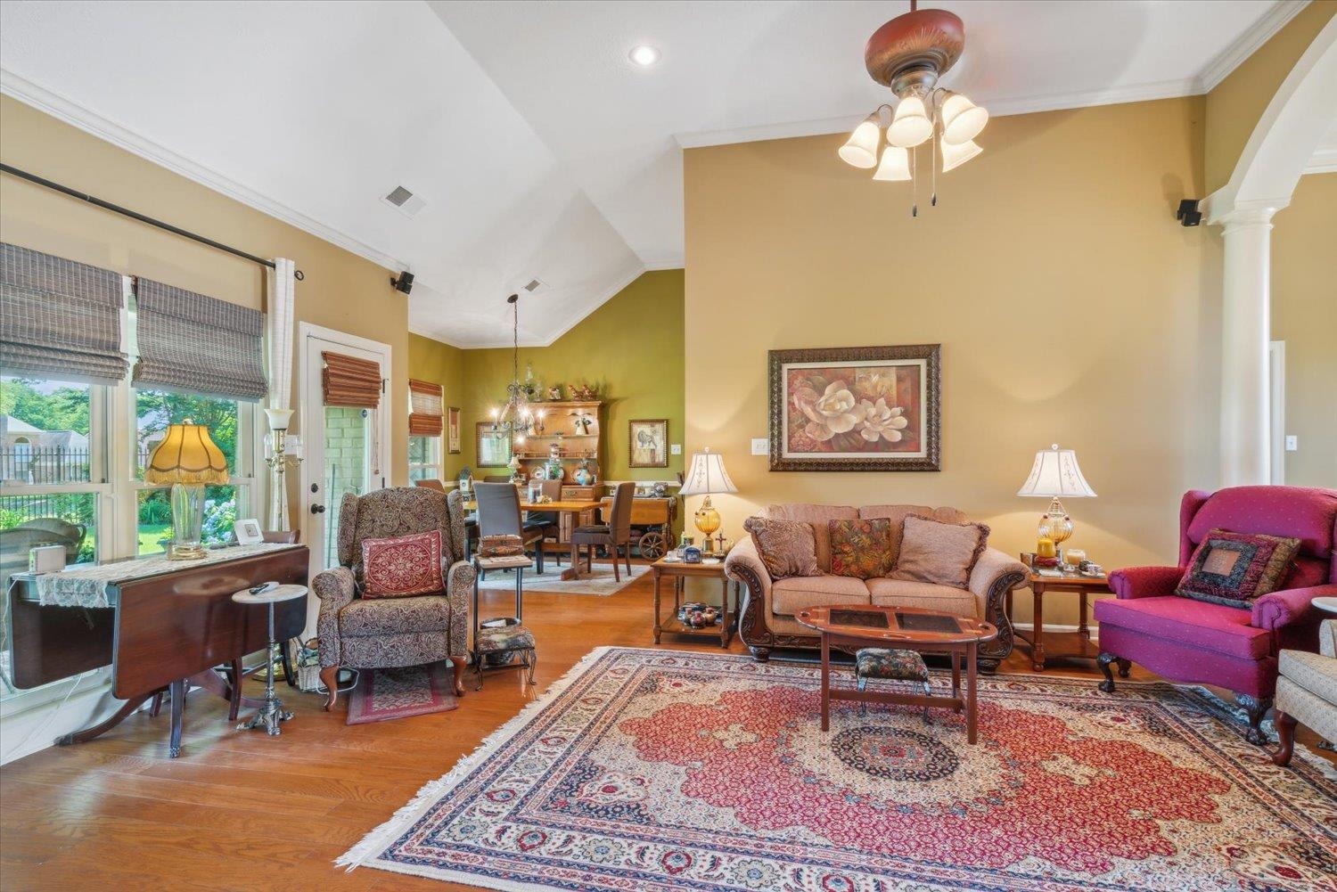 620 W WARWICK OAKS LN W