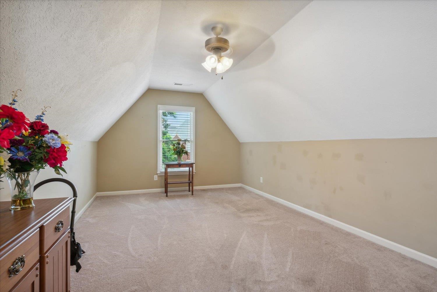 620 W WARWICK OAKS LN W