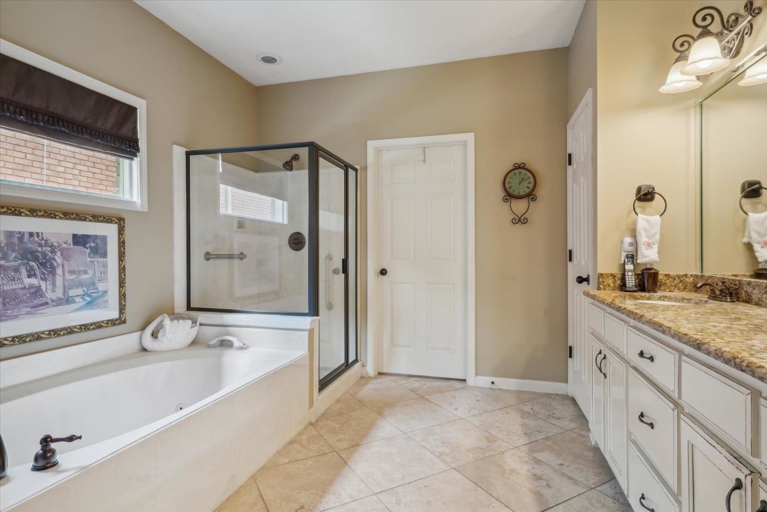 620 W WARWICK OAKS LN W