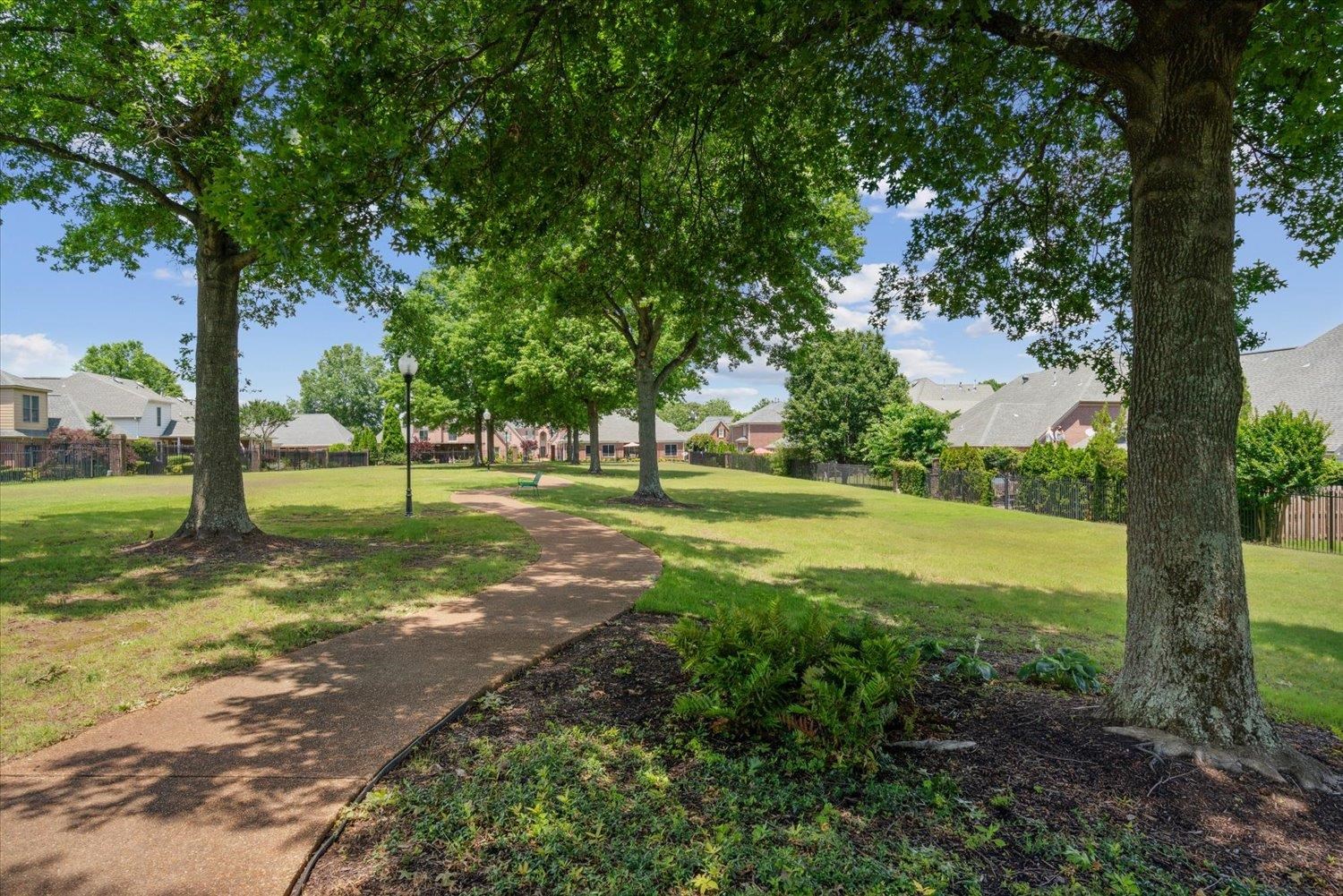 620 W WARWICK OAKS LN W