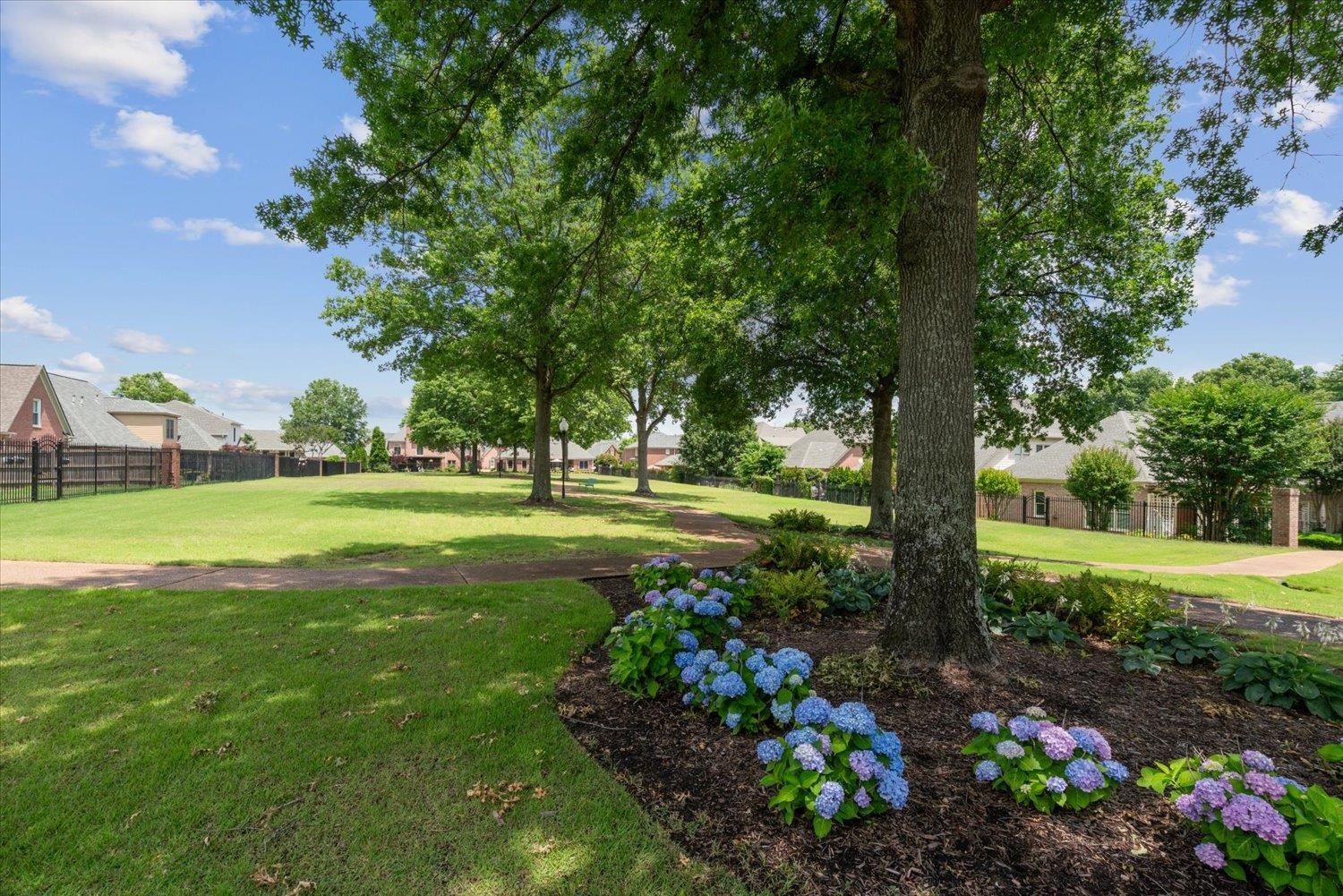 620 W WARWICK OAKS LN W