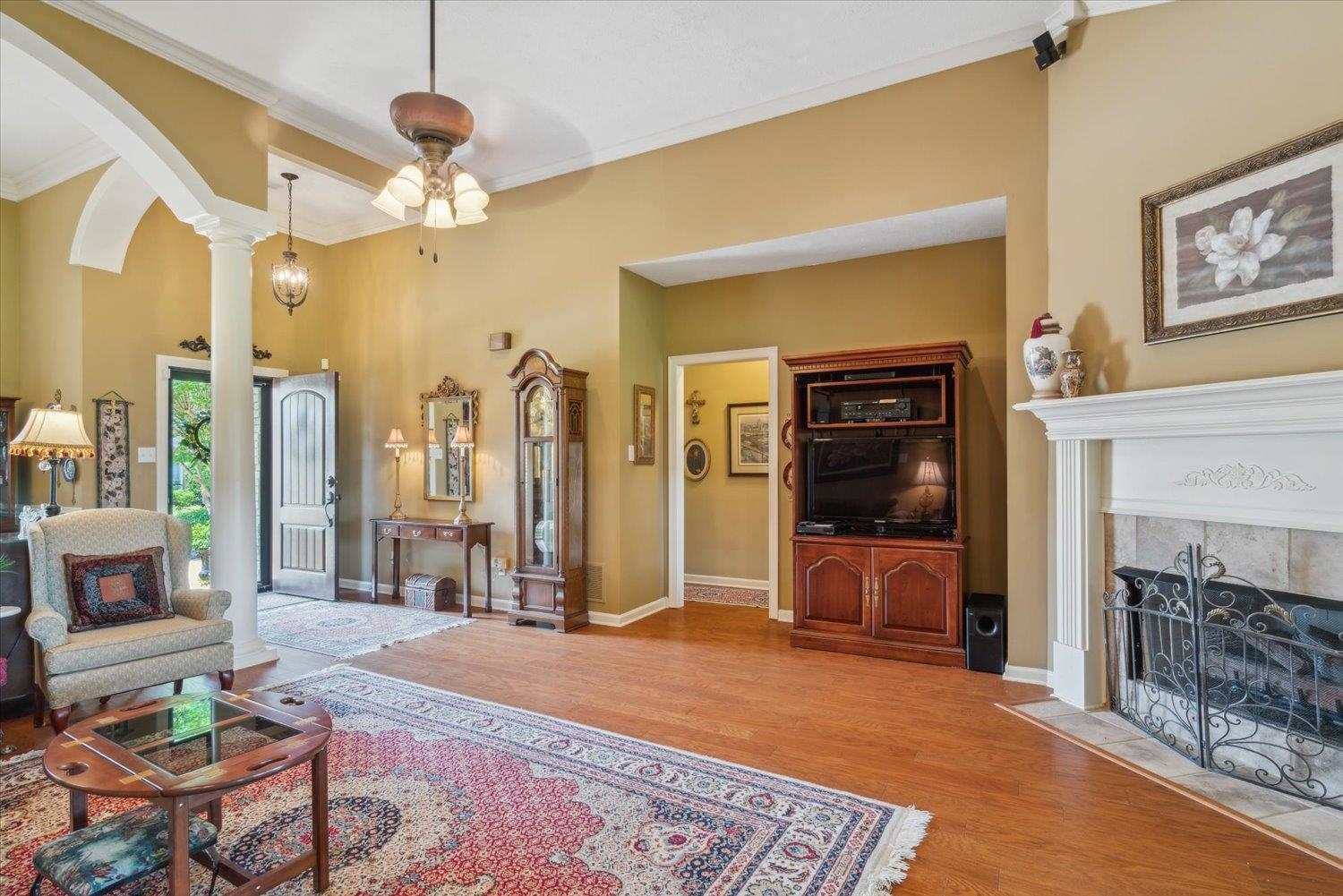 620 W WARWICK OAKS LN W