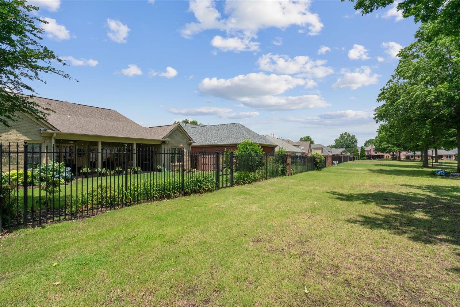 620 W WARWICK OAKS LN W