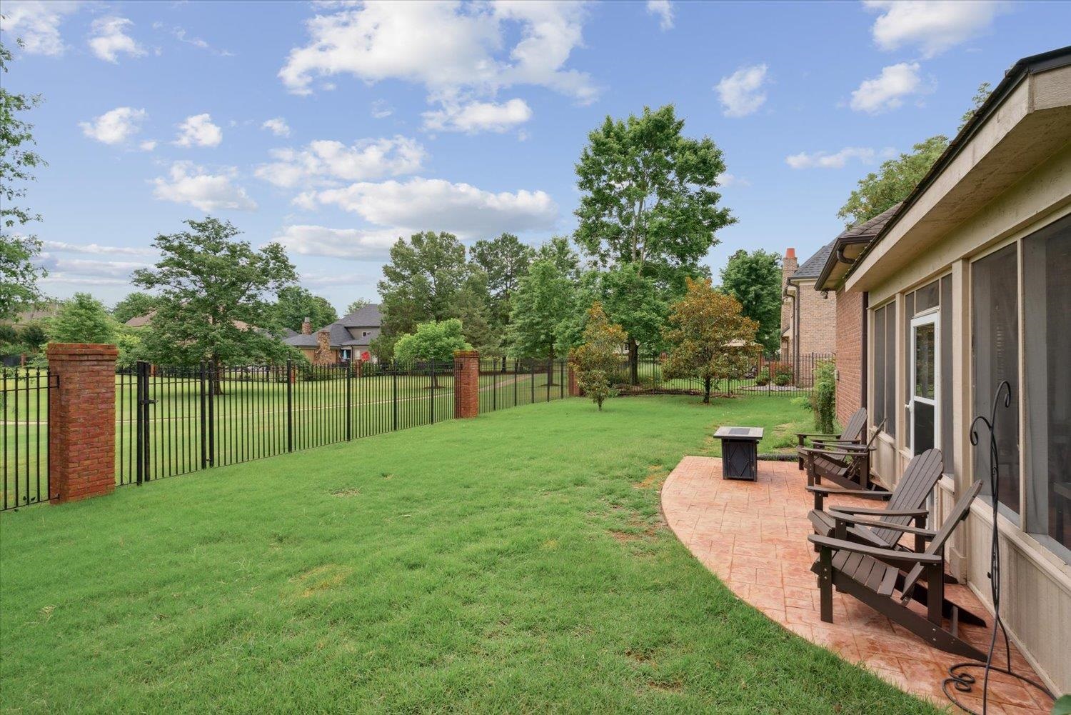 1260 E BRAY PARK DR