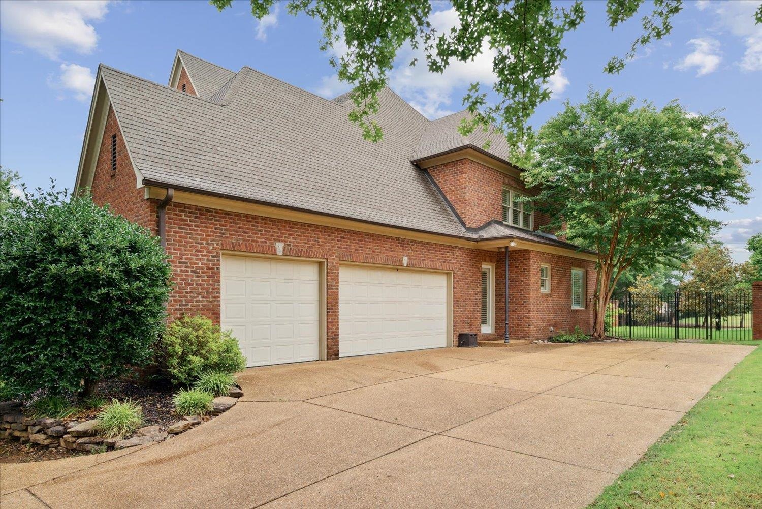 1260 E BRAY PARK DR